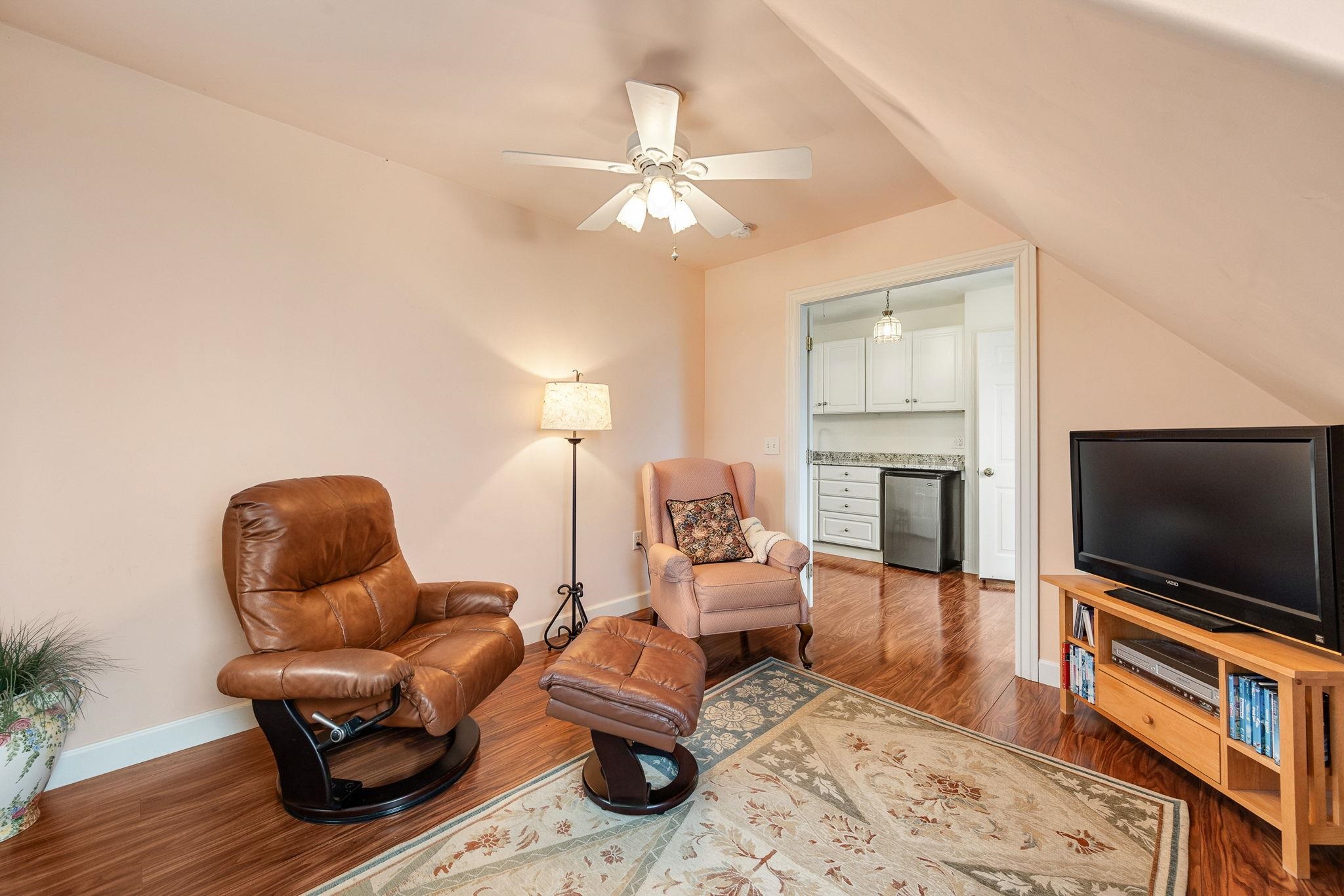 302 Ledge Hill Drive Property Photo 49