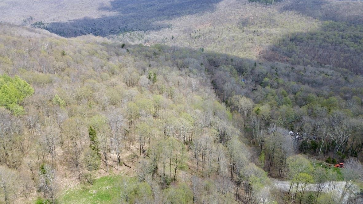 220 Middle Road Property Photo 4