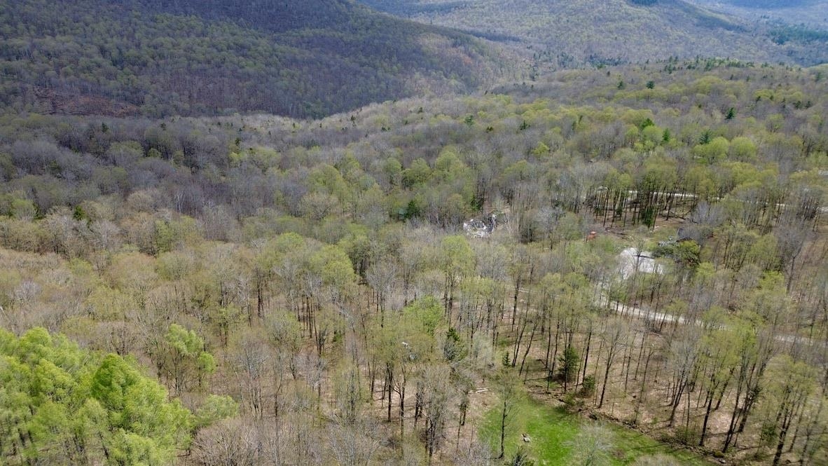 220 Middle Road Property Photo 8