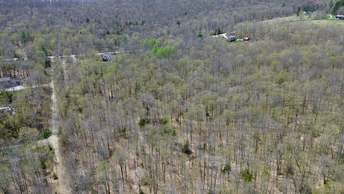 220 Middle Road Property Photo 9