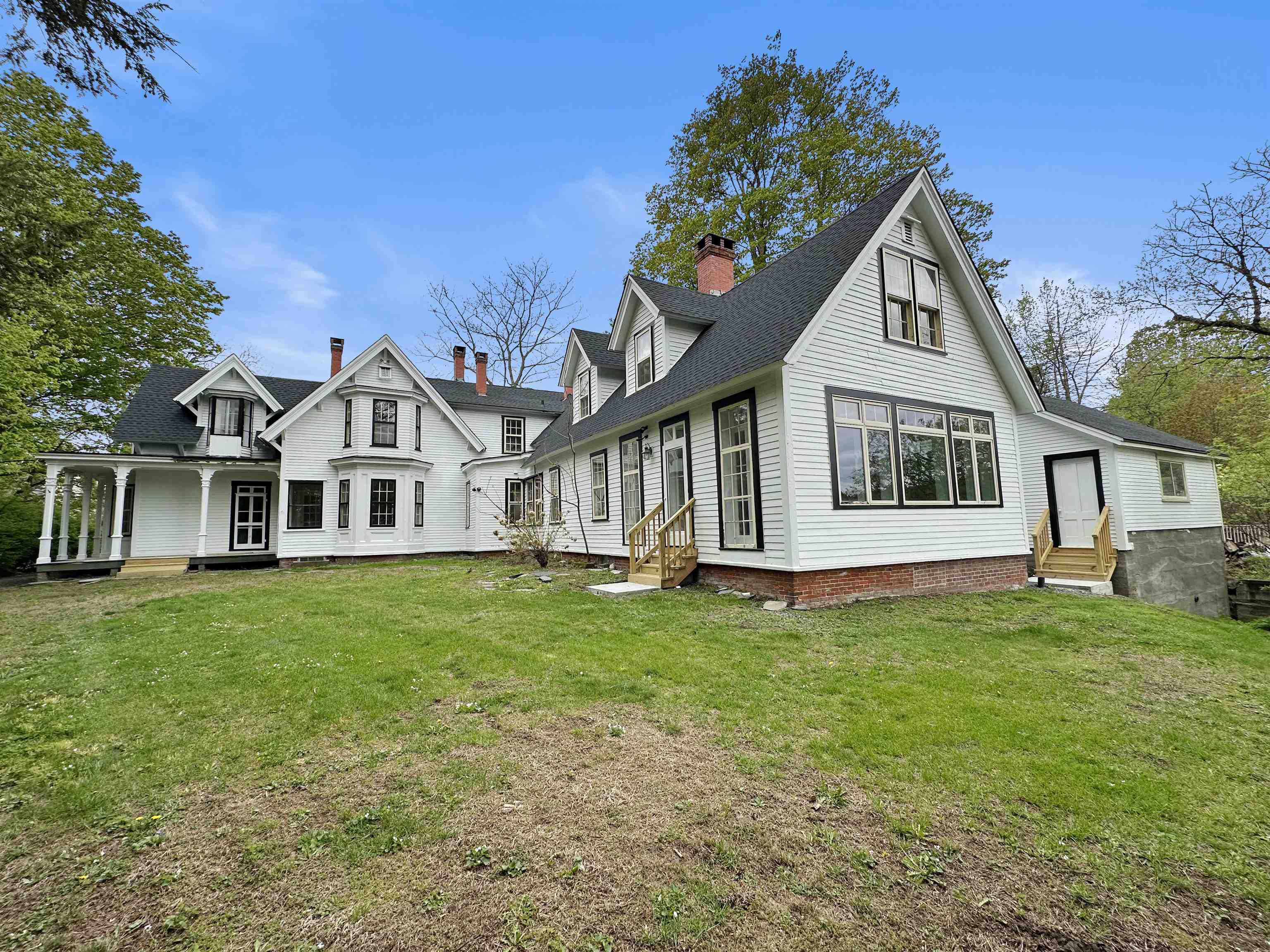 2 Pine Street Property Photo 6