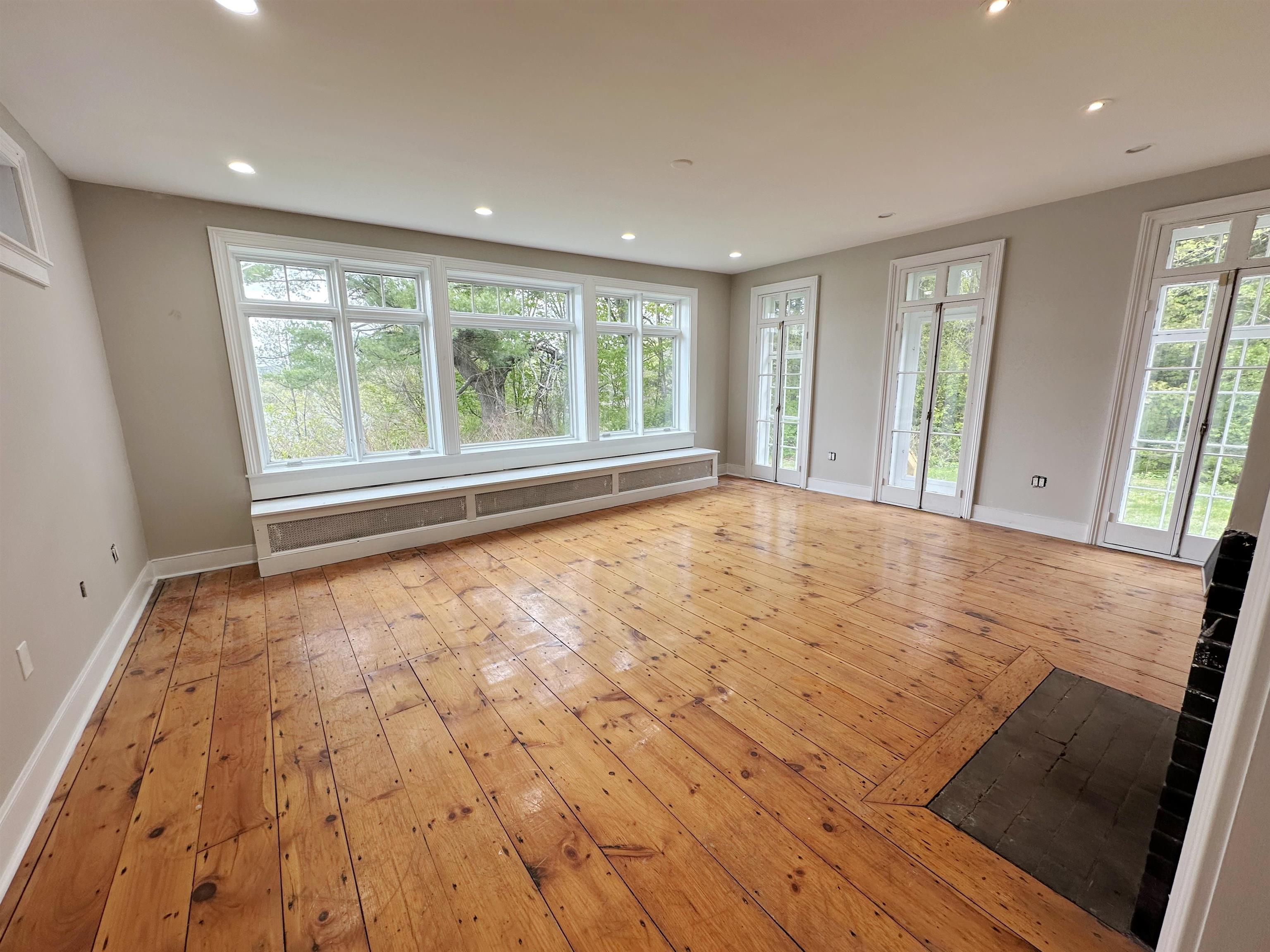 2 Pine Street Property Photo 8