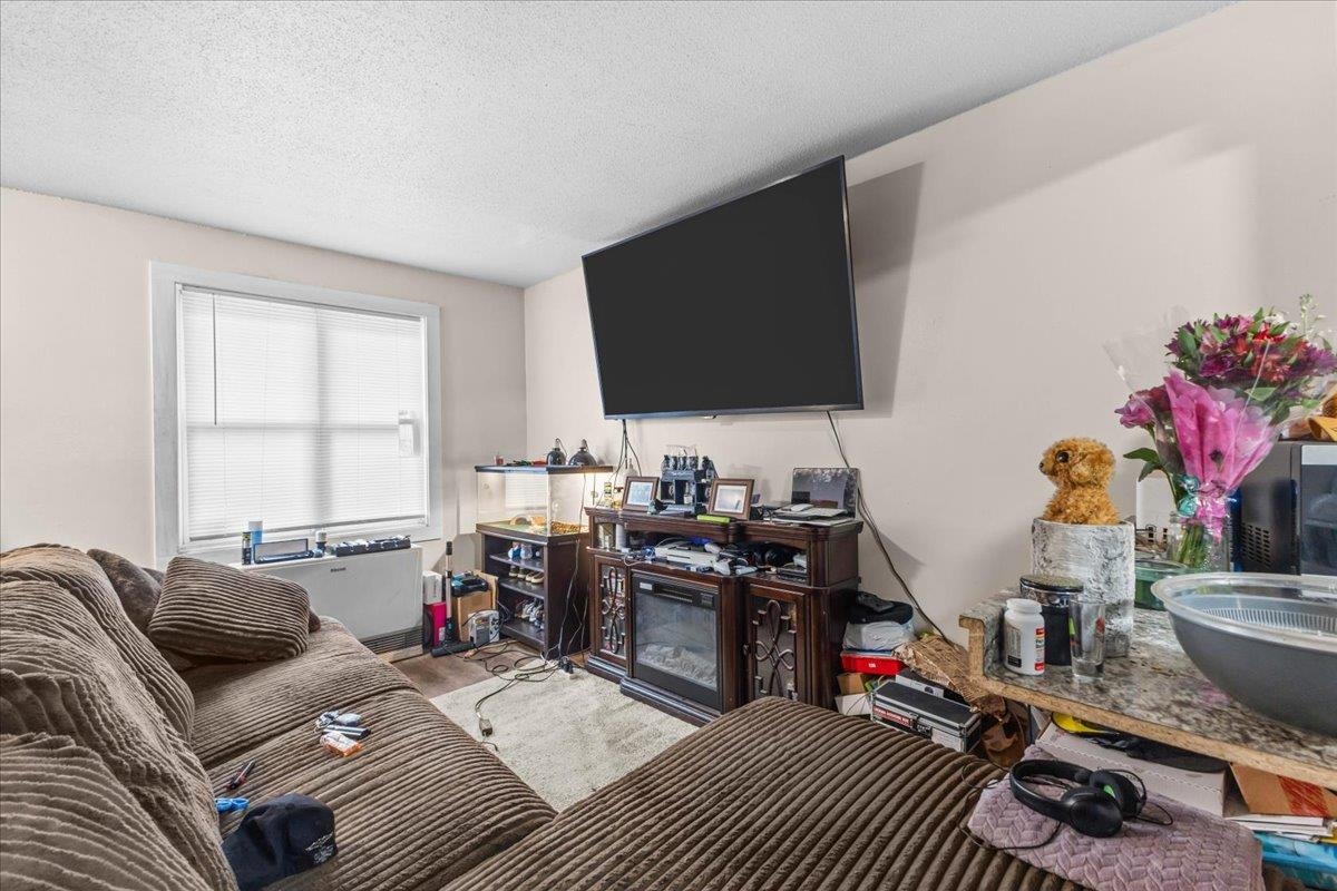76 Ethan Allen Parkway Property Photo 4
