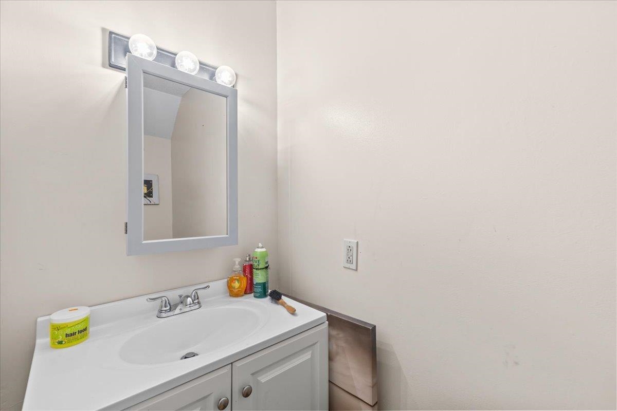 76 Ethan Allen Parkway Property Photo 6