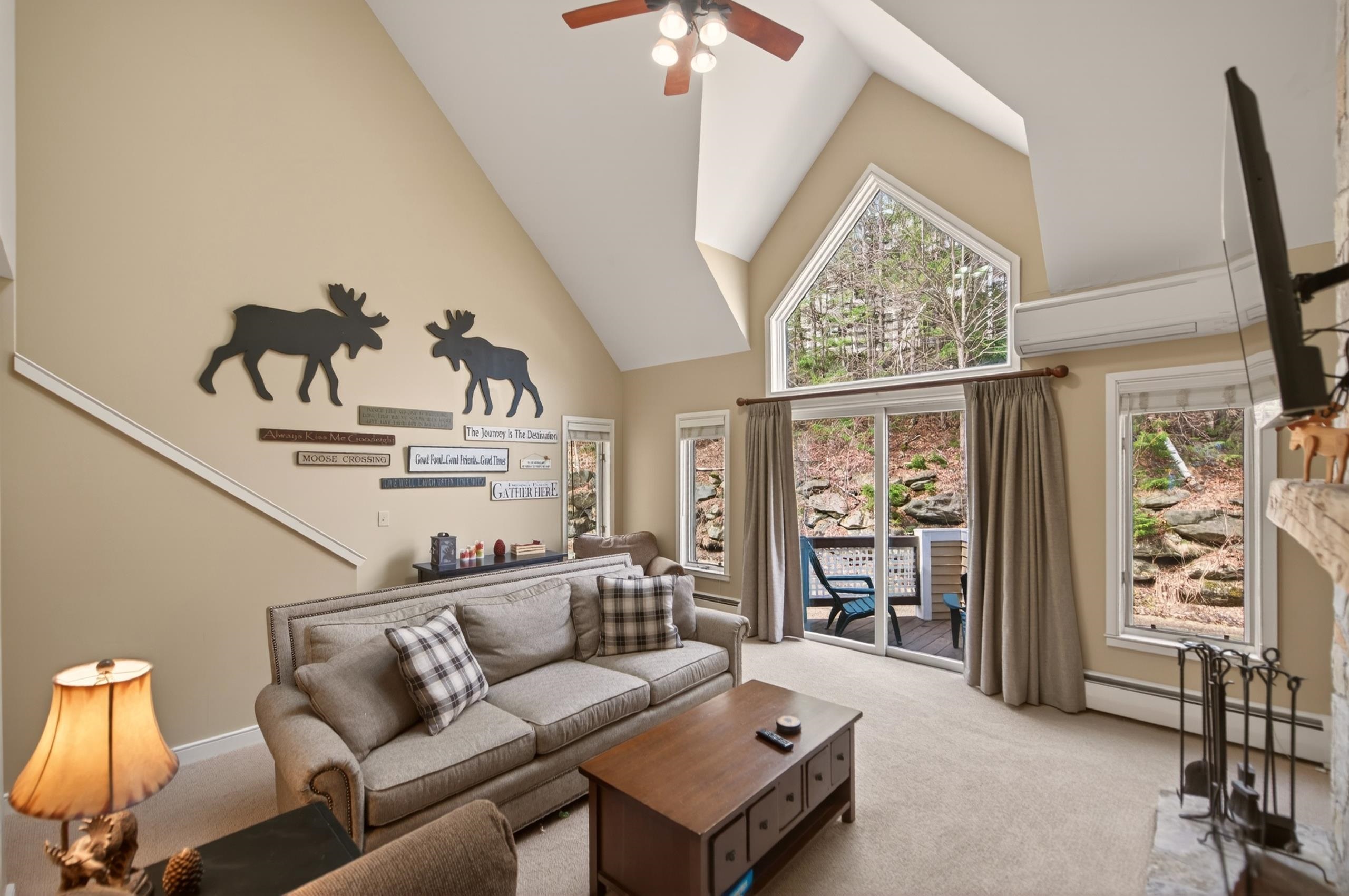 1d Townhouse Square Property Photo 2