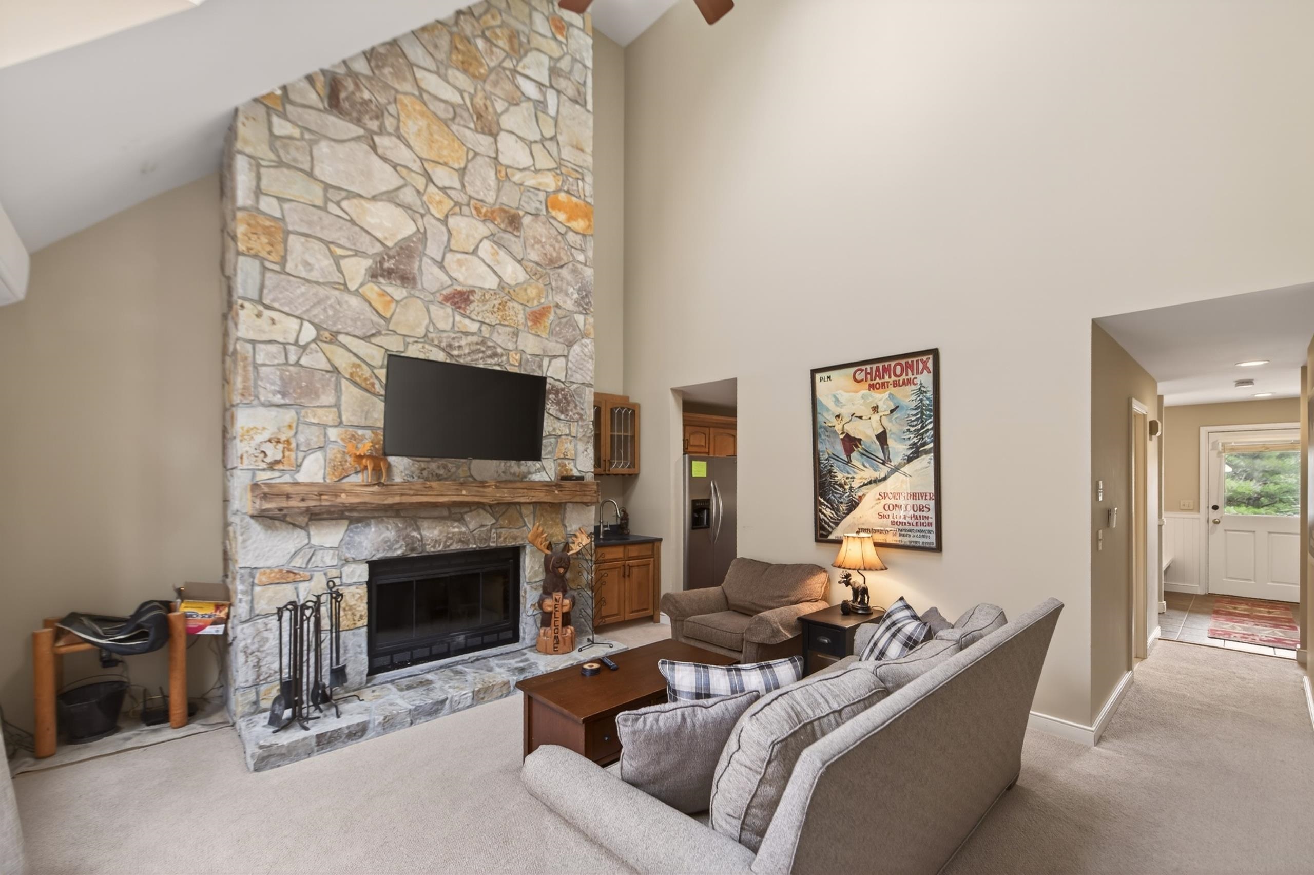 1d Townhouse Square Property Photo 3