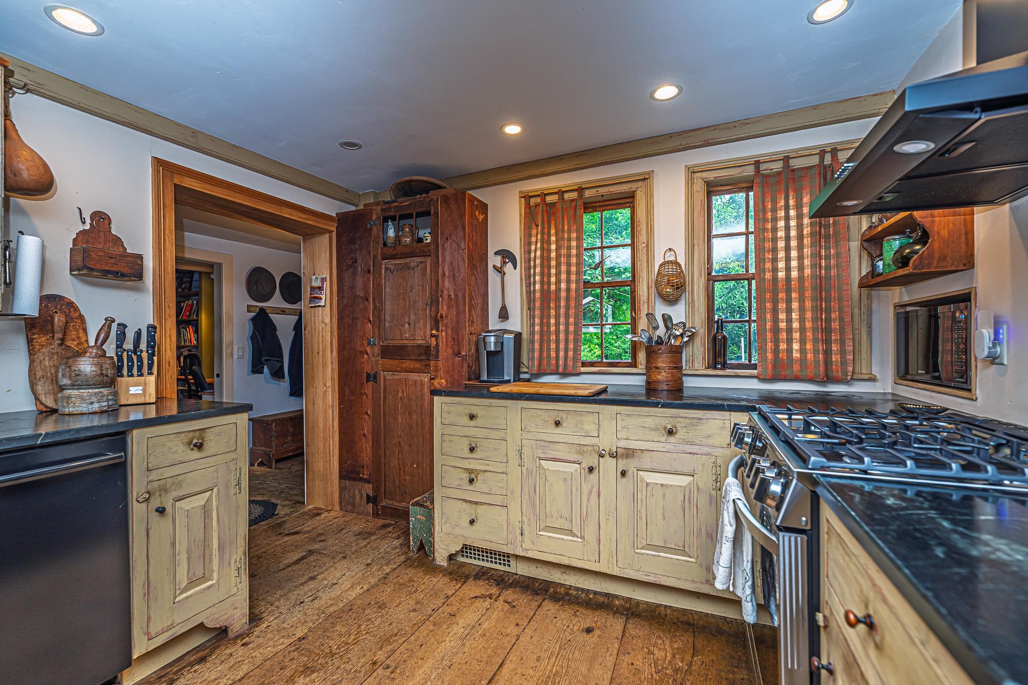 31 Long Hill Road Property Photo 1