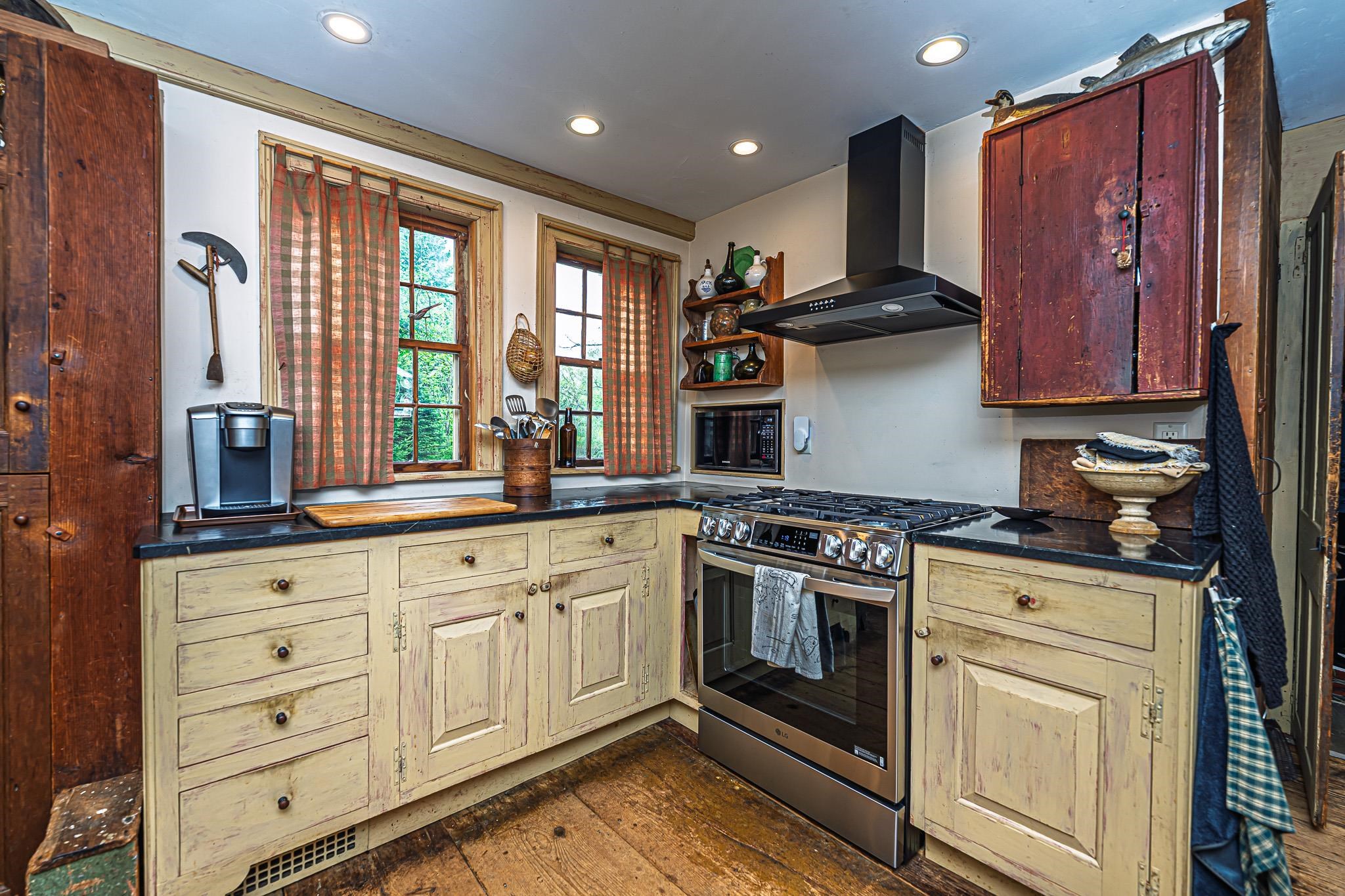 31 Long Hill Road Property Photo 6