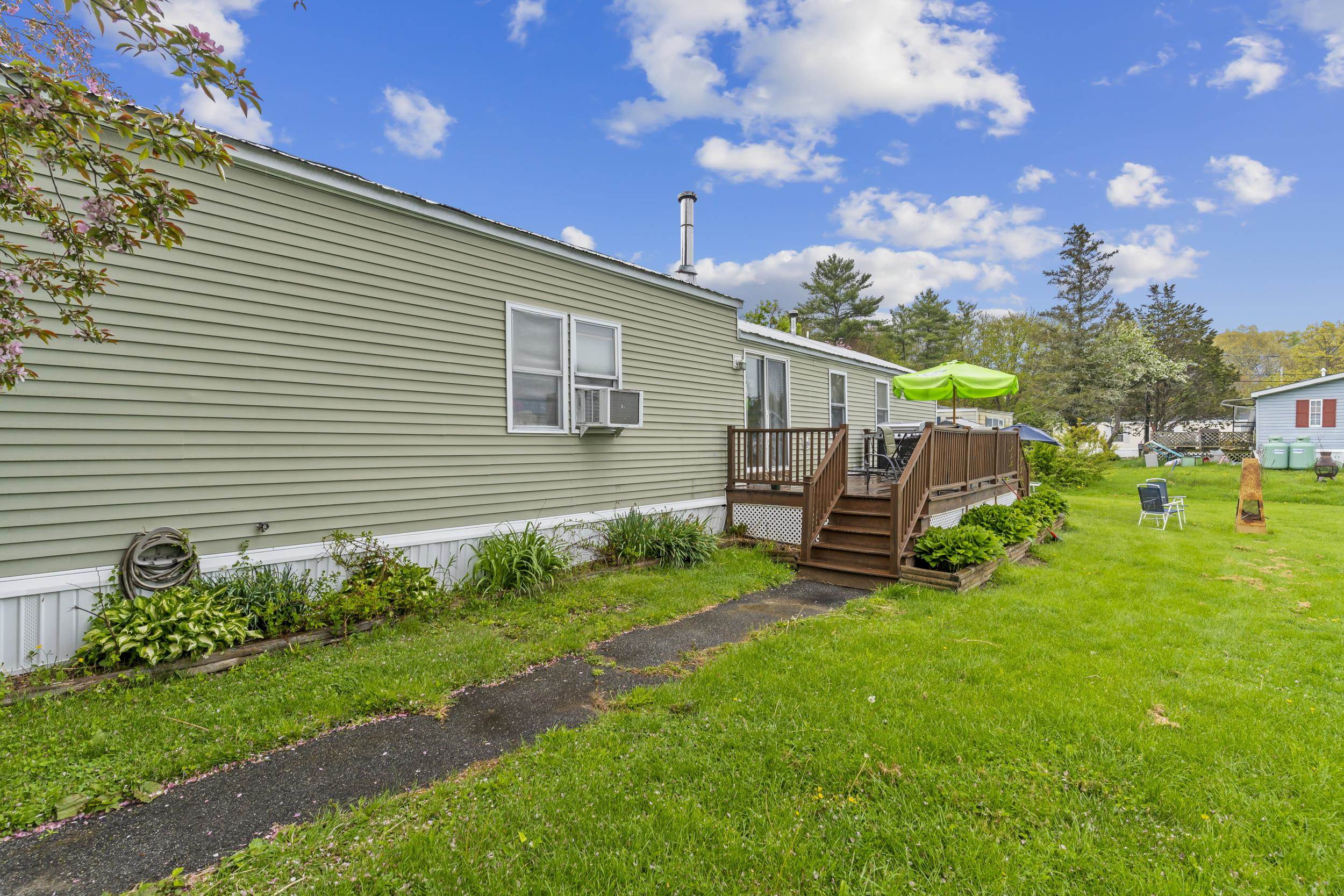 53 Hilton Avenue Property Photo 2
