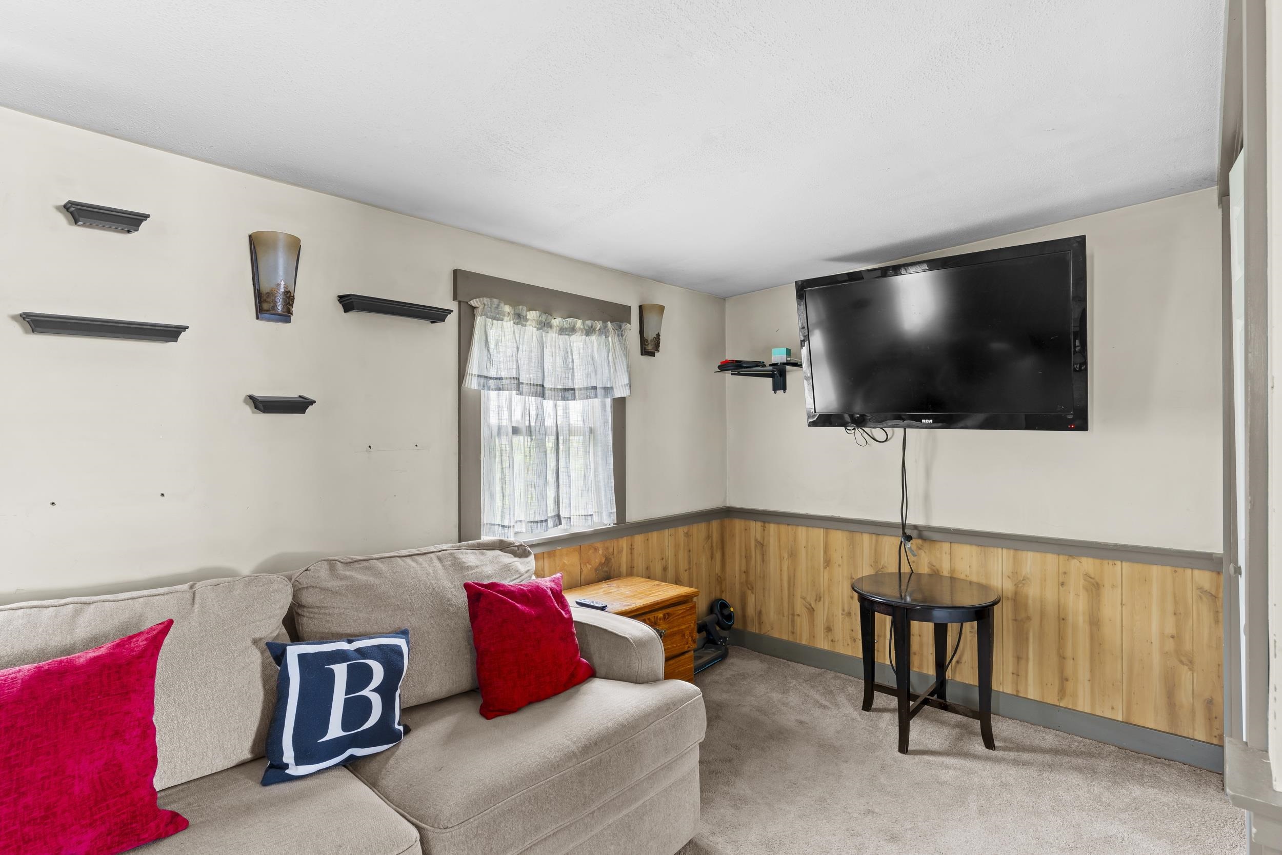 53 Hilton Avenue Property Photo 3