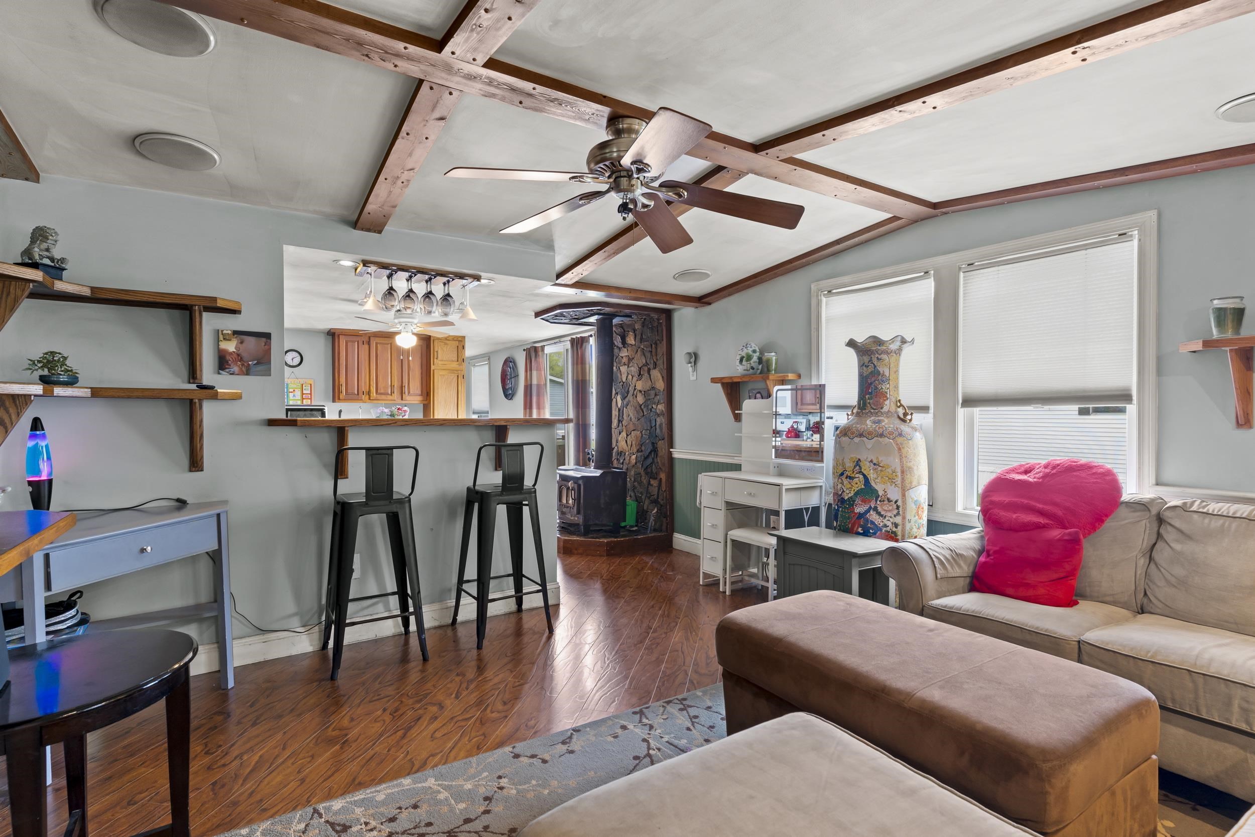 53 Hilton Avenue Property Photo 4