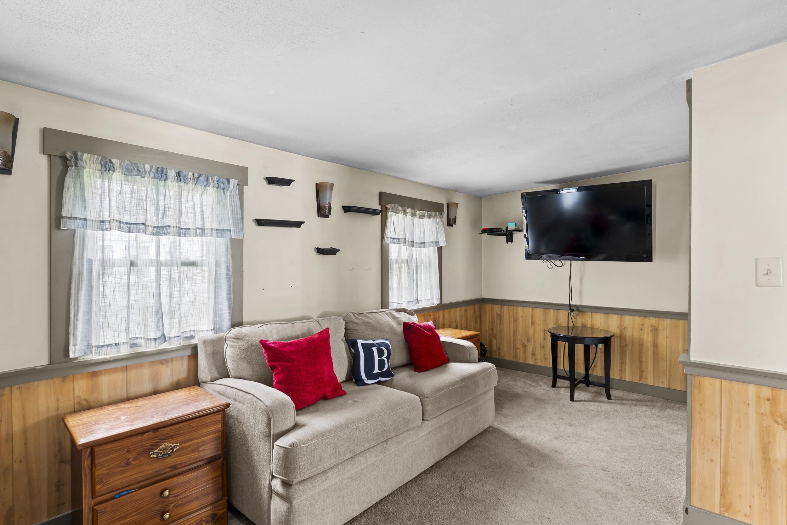 53 Hilton Avenue Property Photo 17