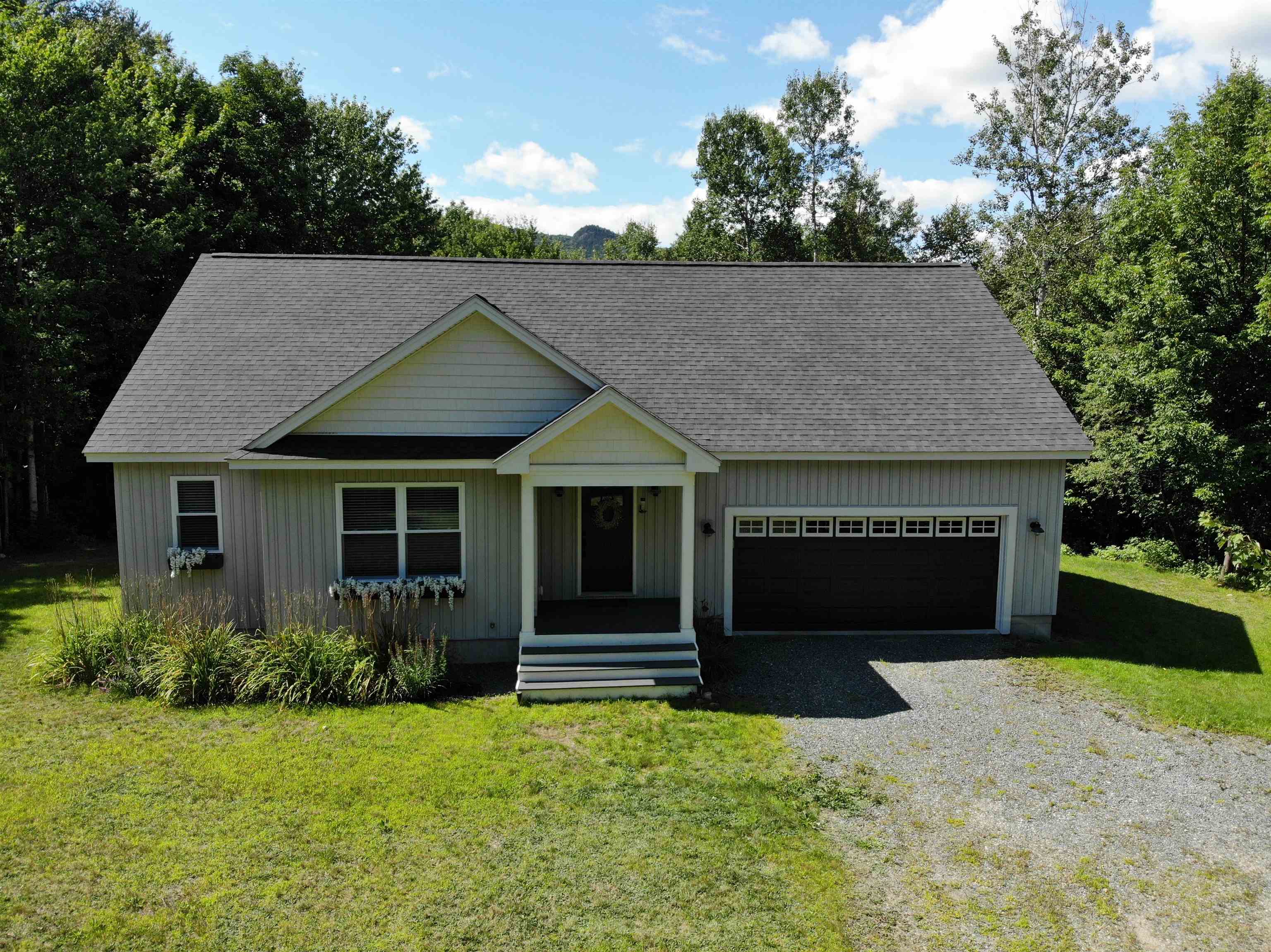 8 Mount Carter Drive Property Photo 2