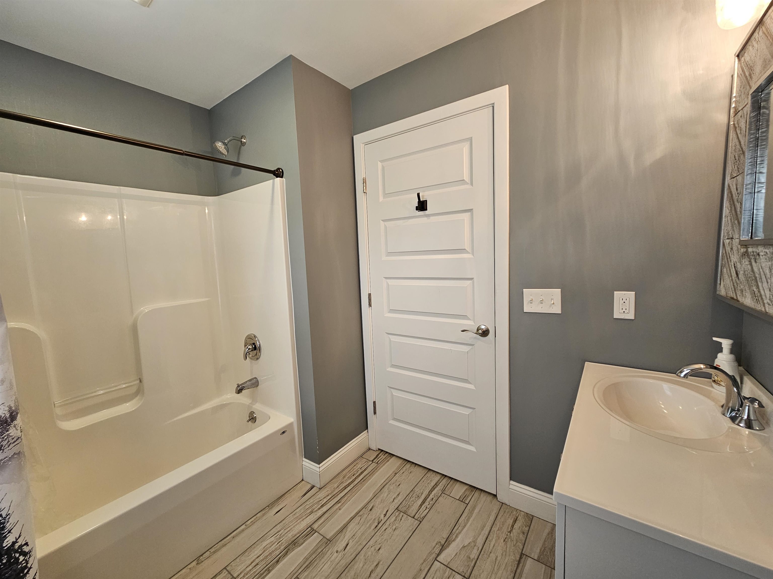 8 Mount Carter Drive Property Photo 23