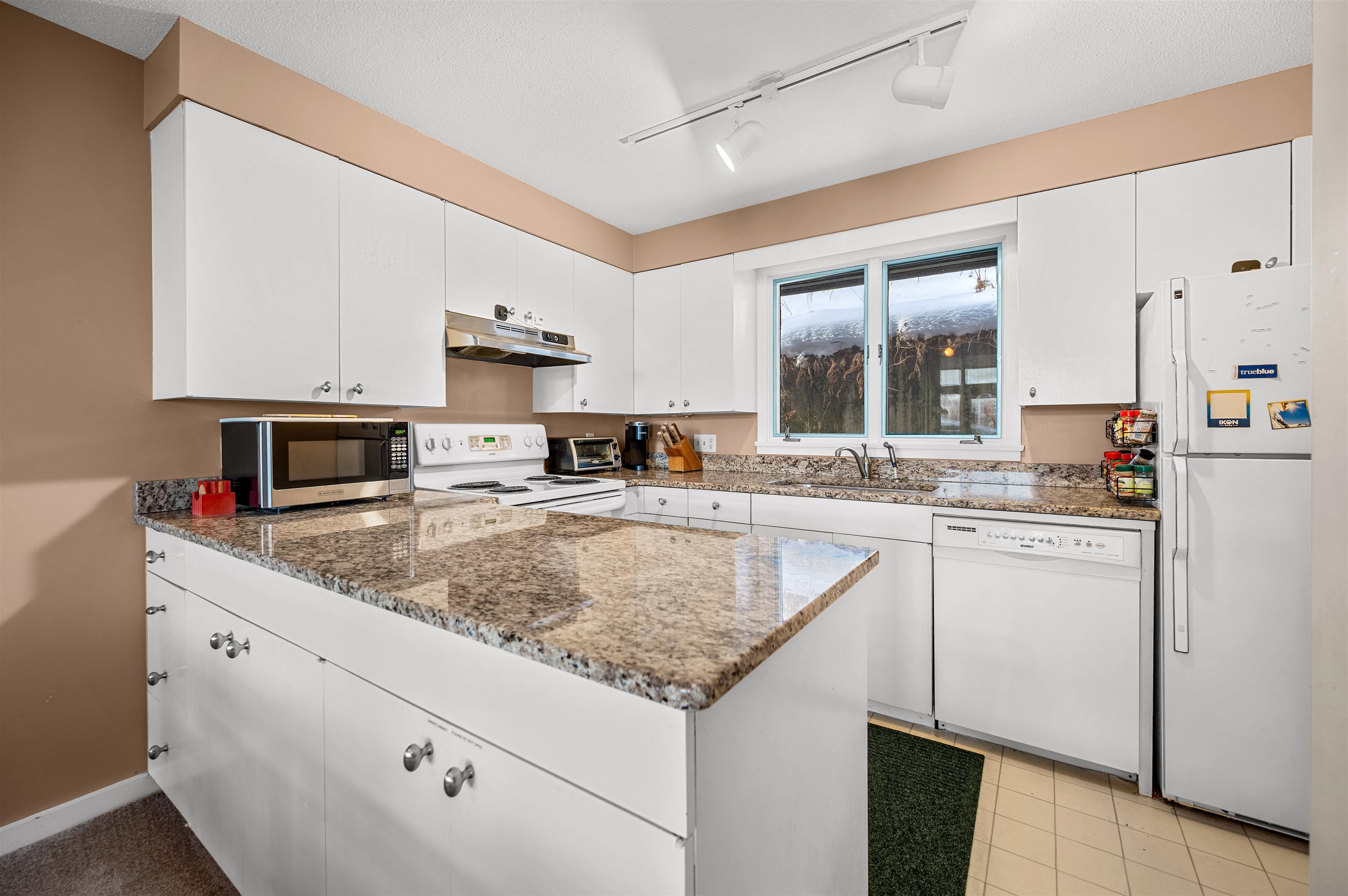 105 Forum Drive Property Photo 13