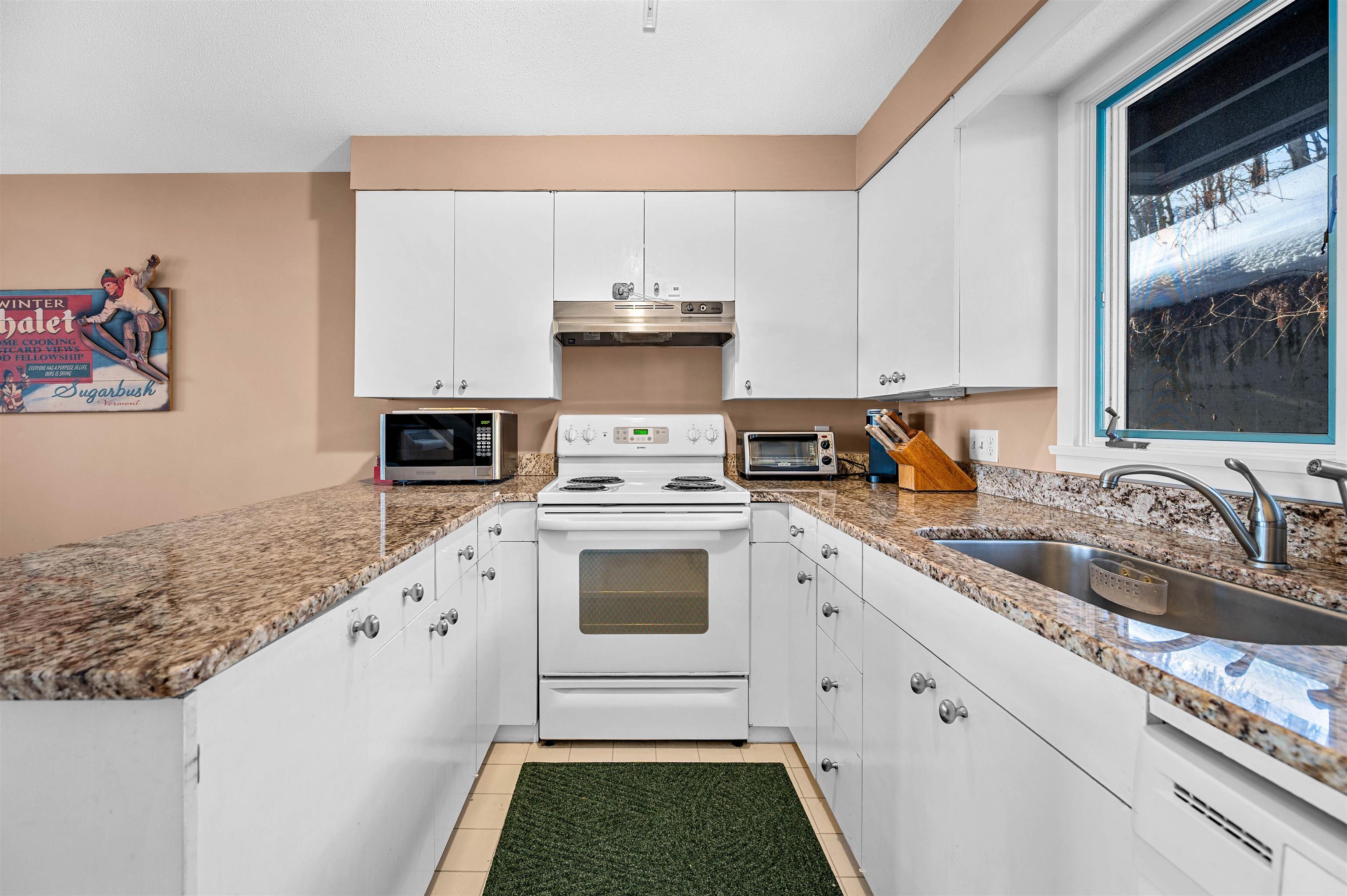 105 Forum Drive Property Photo 14
