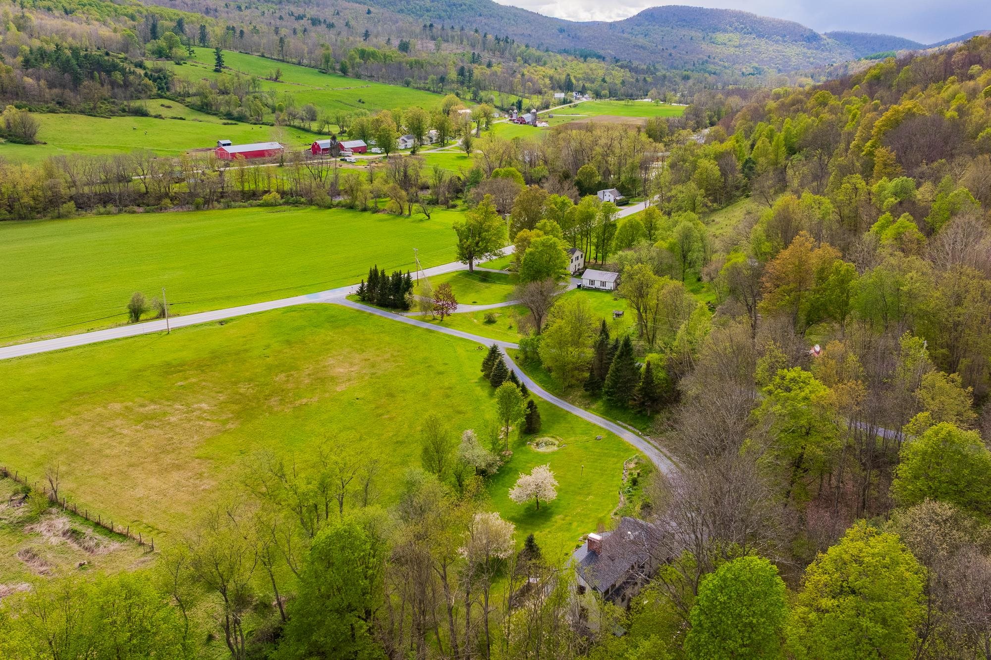 136 Fox Run Road Property Photo 4