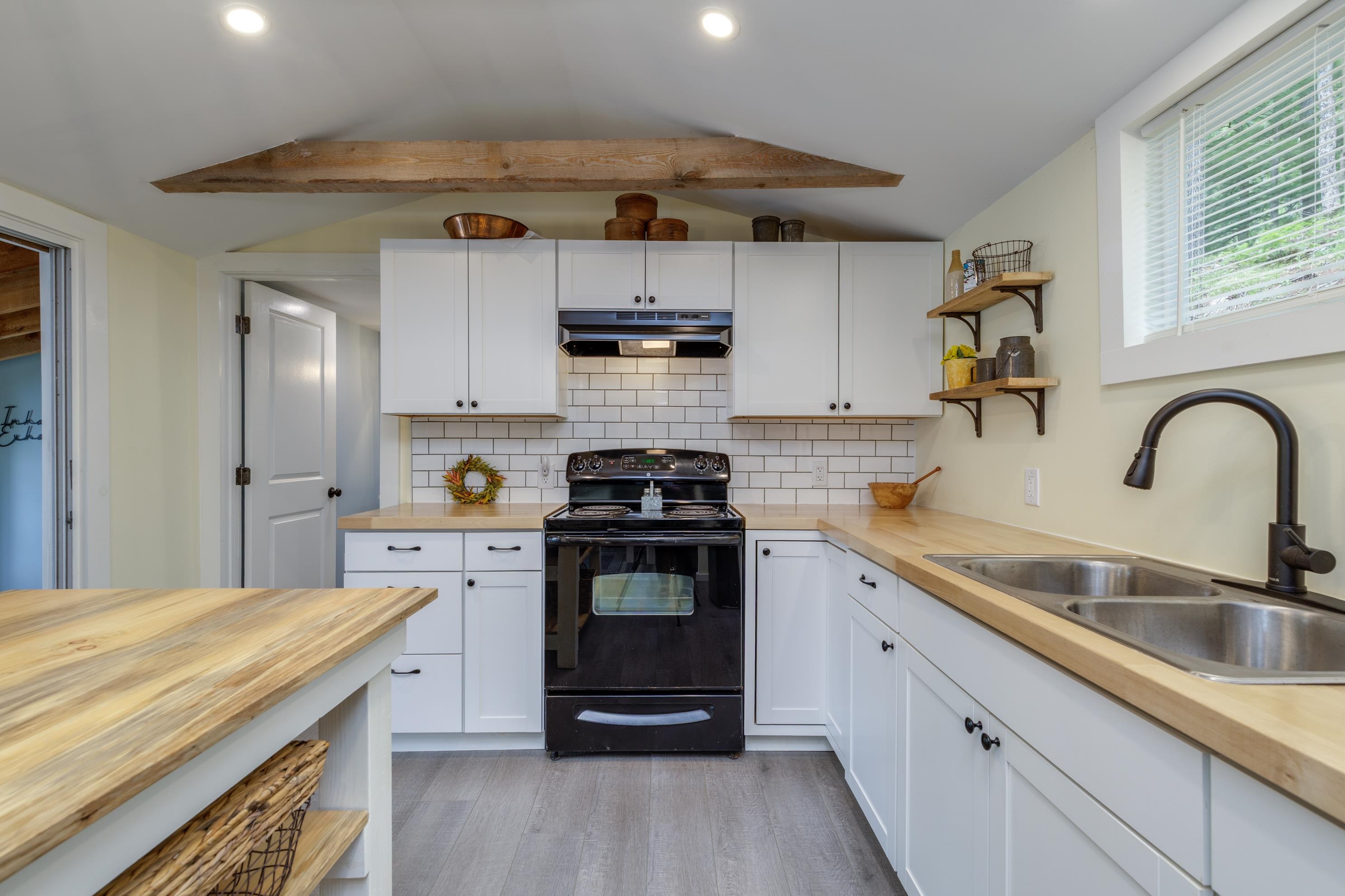 525 N Shore Drive Property Photo 7