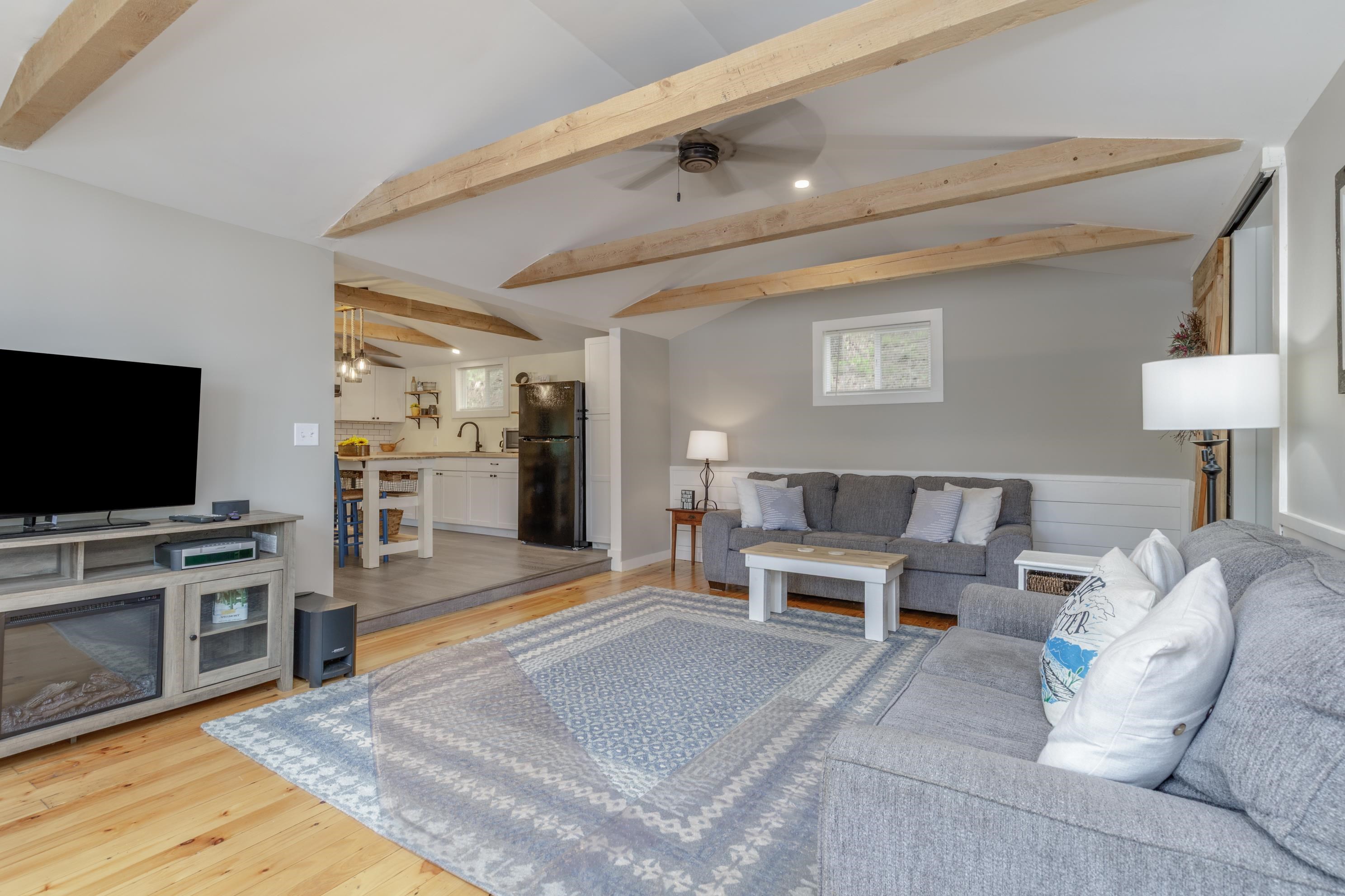 525 N Shore Drive Property Photo 14