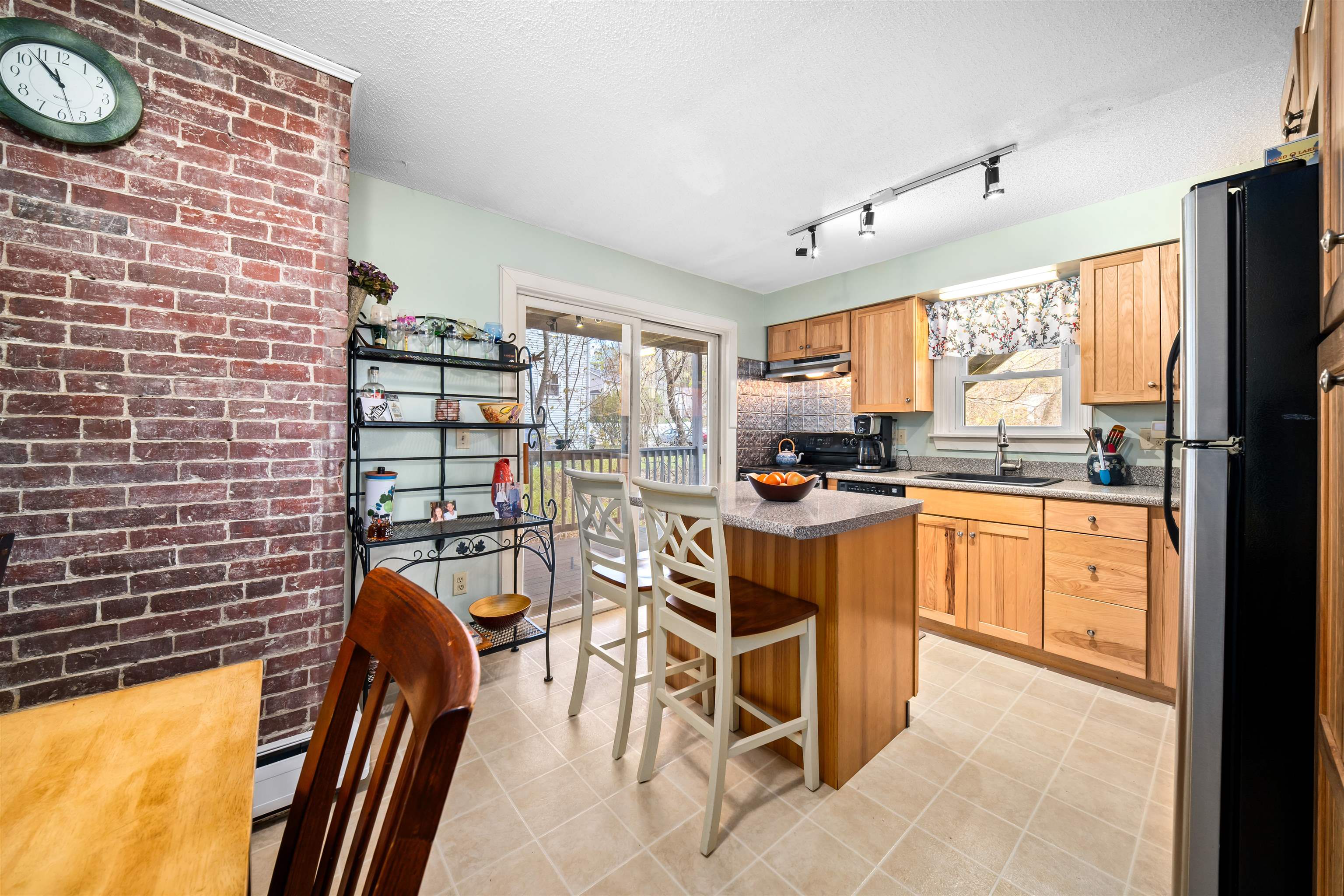 711 Central Avenue Property Photo 12