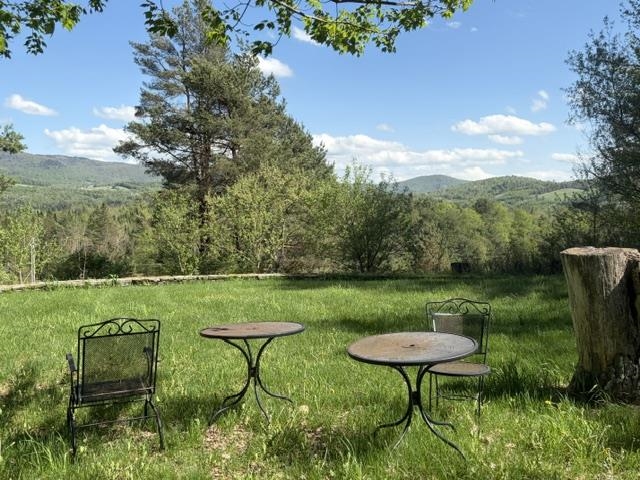 1465 Darling Hill Road Property Photo 3