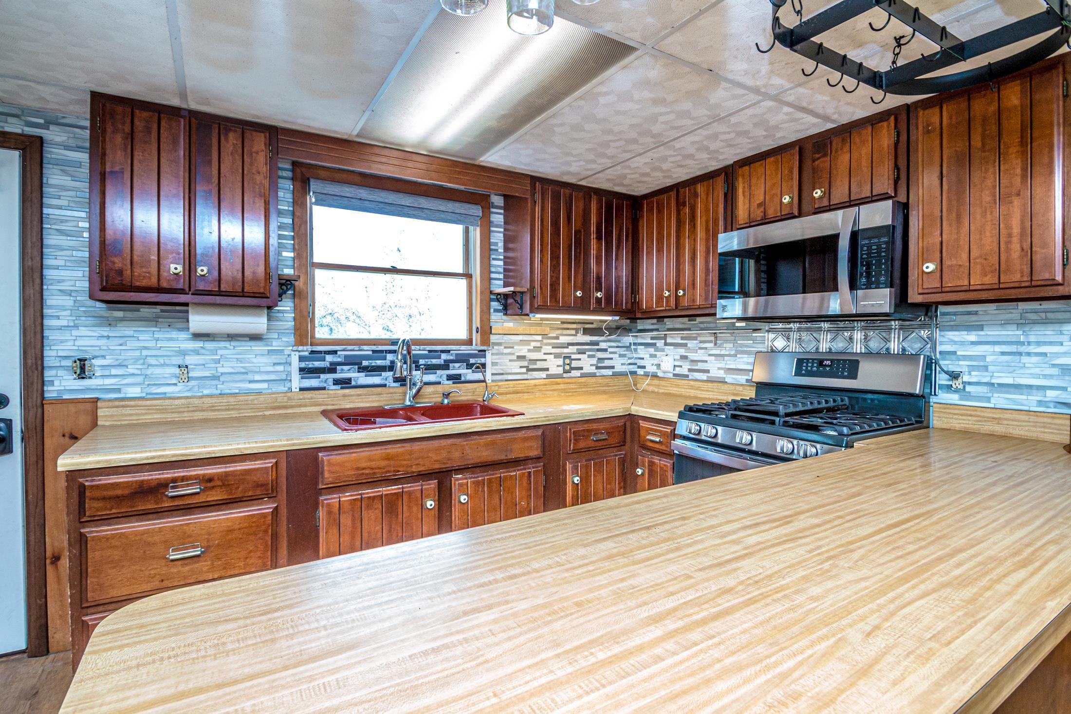 472 Shores Hill Road Property Photo 8