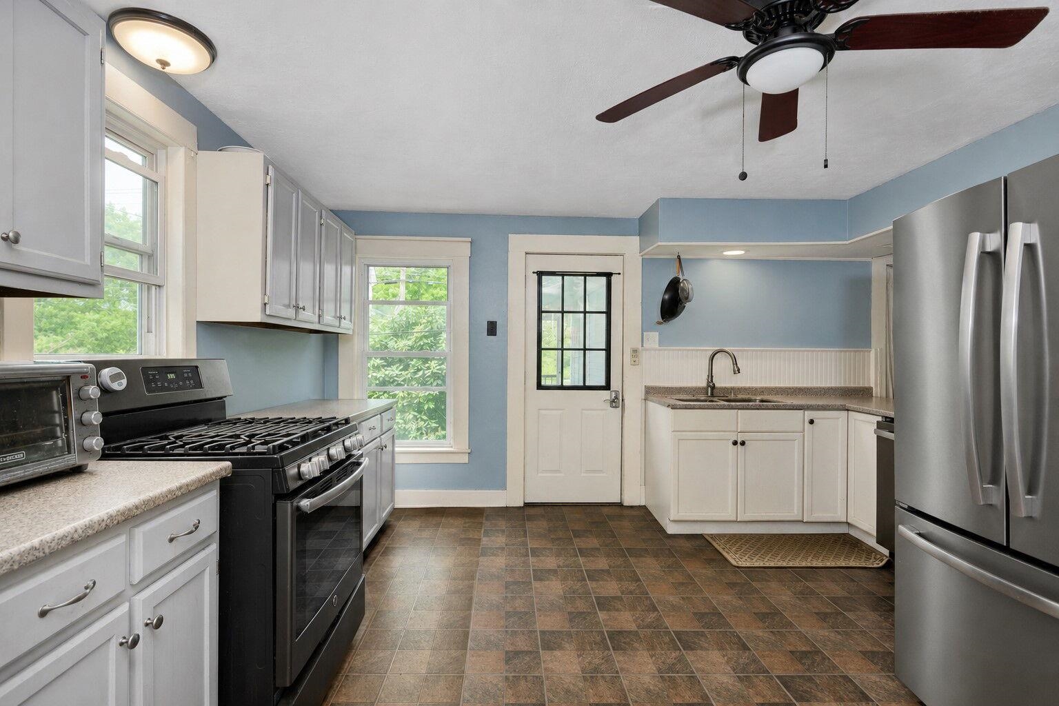 160 S Main Street Property Photo 10