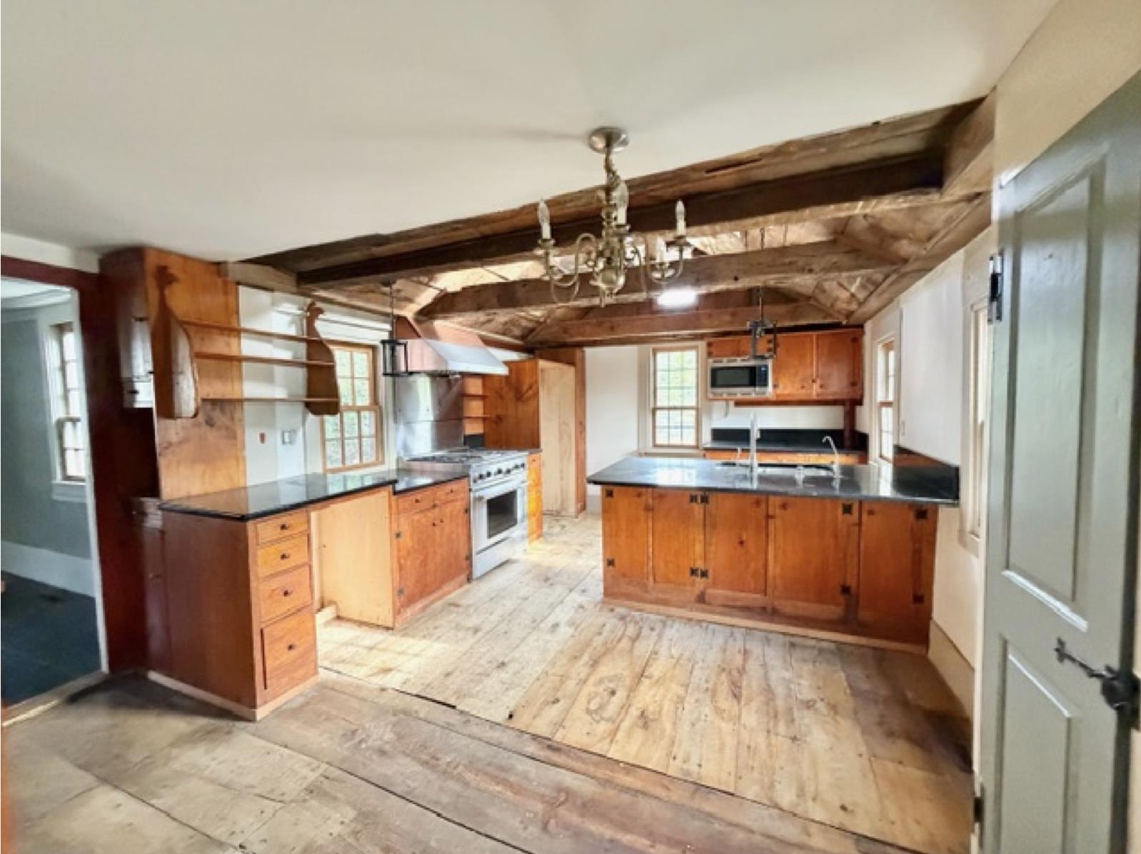 217 Portsmouth Avenue Property Photo 4
