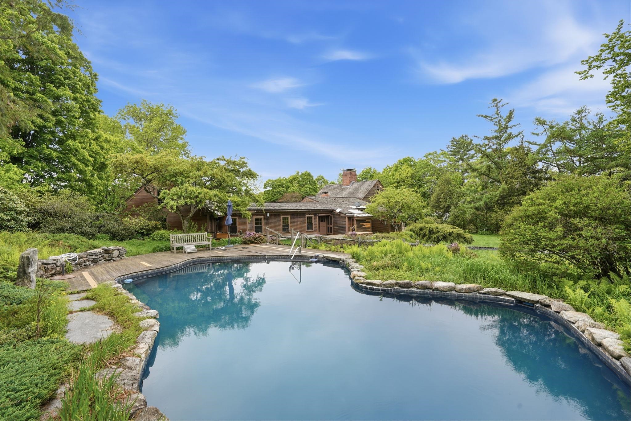 515 E Surry Road Property Photo 6