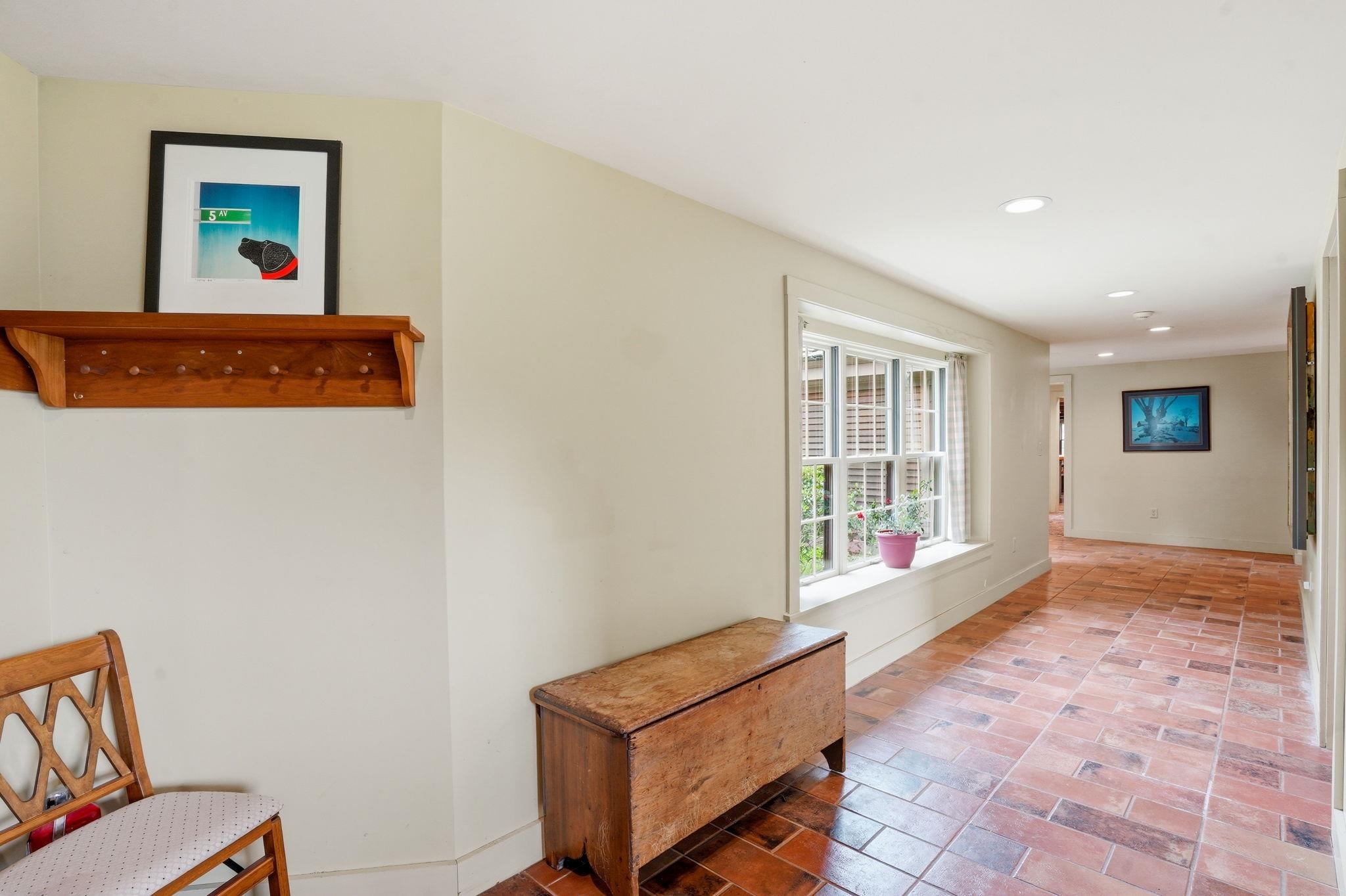 515 E Surry Road Property Photo 9