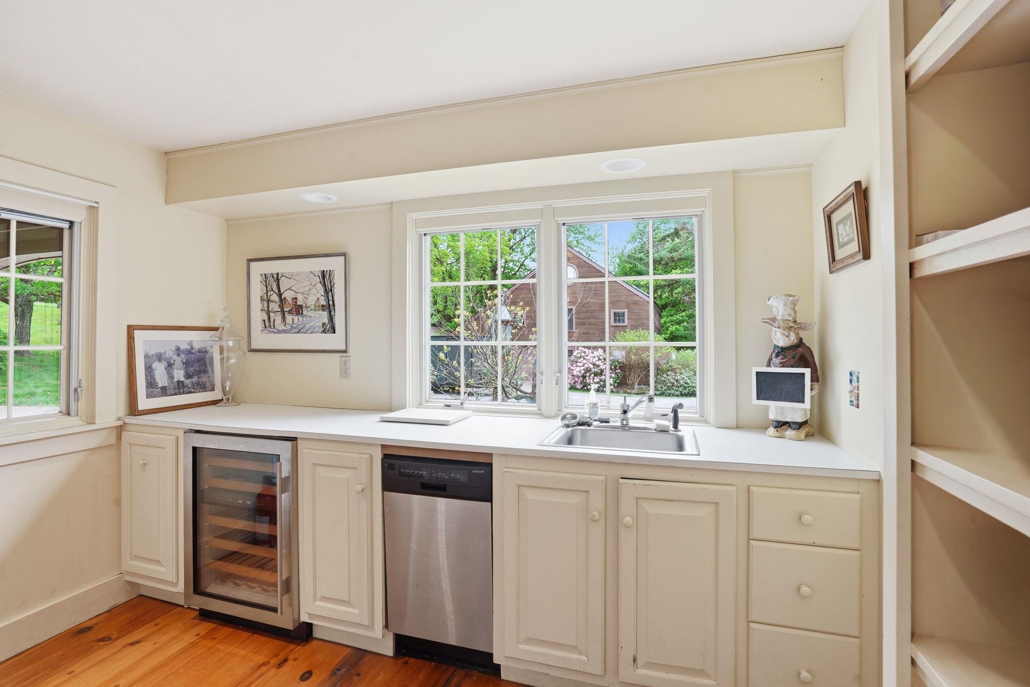 515 E Surry Road Property Photo 13
