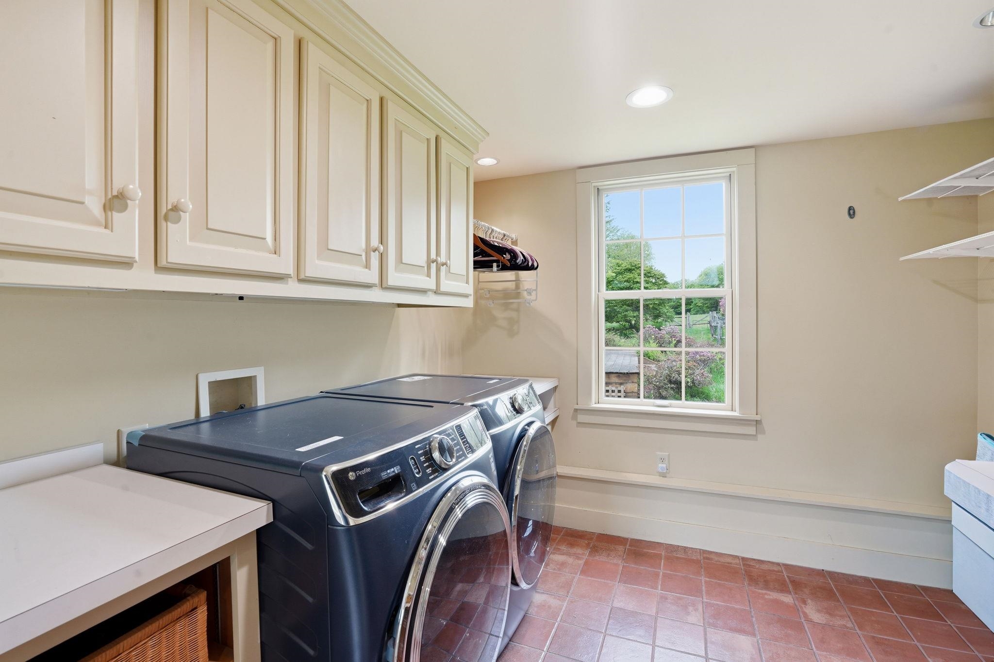 515 E Surry Road Property Photo 36