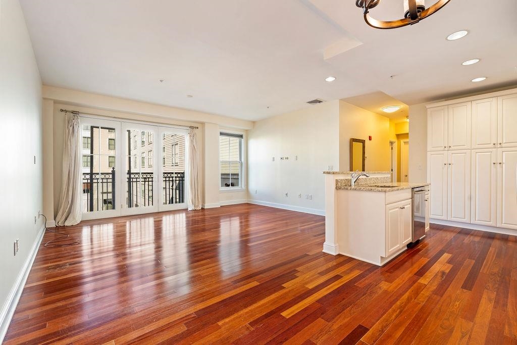 77 Hanover Street Property Photo 10