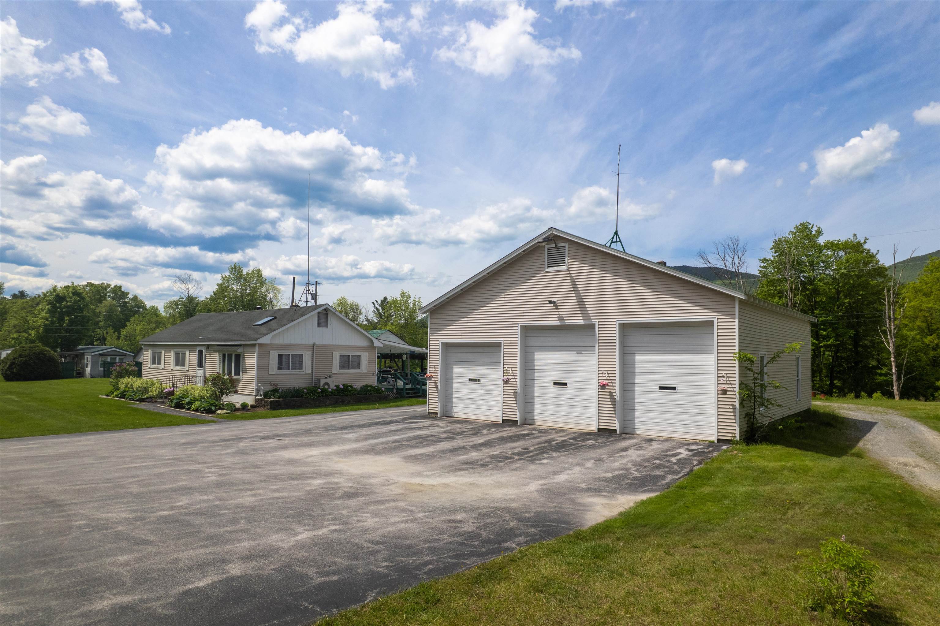 233 Squires Road Property Photo 1