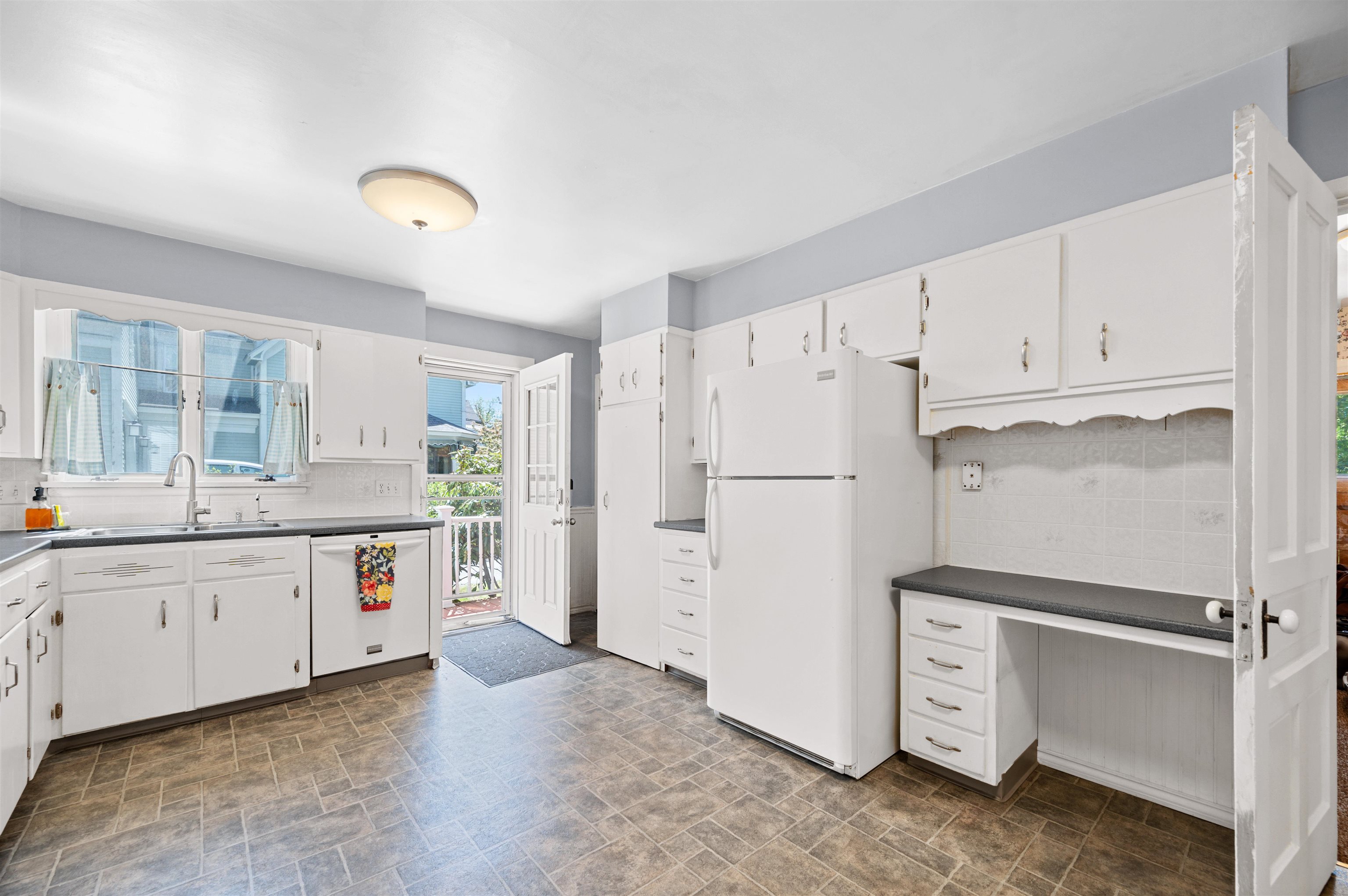 5 King Street Property Photo 11