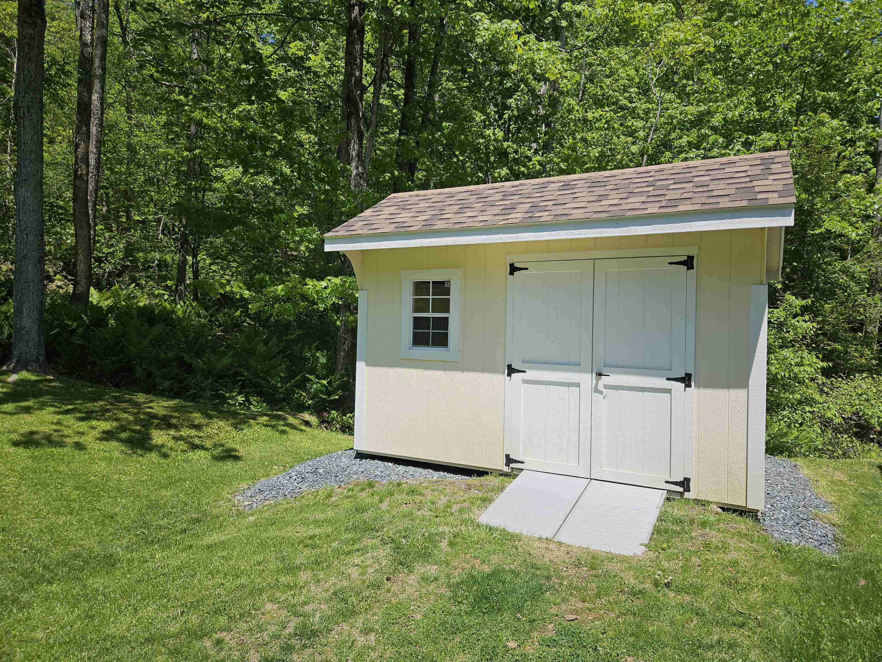 20 Meriden Mobile Court Drive Property Photo 19