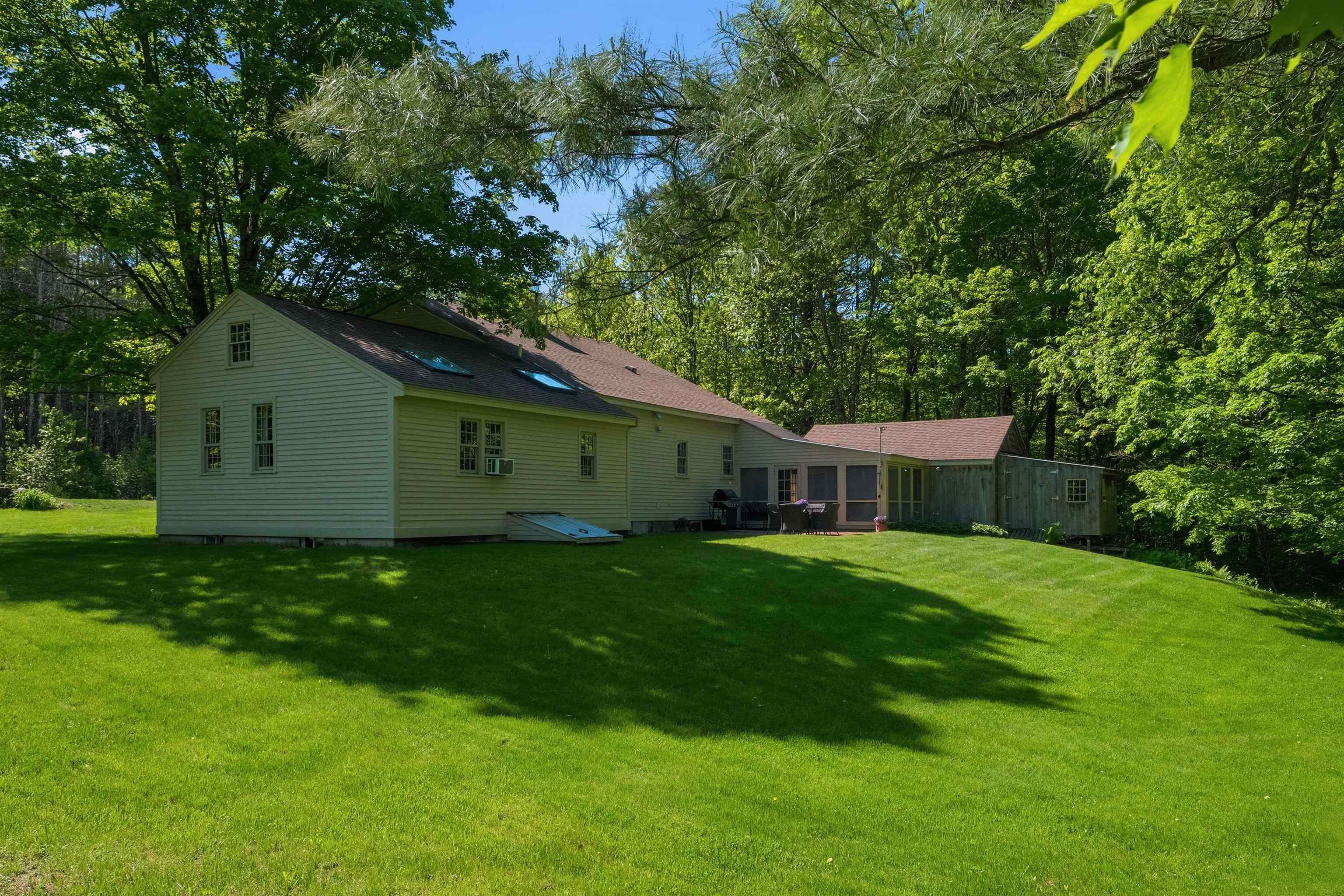 976 New Hampton Road Property Photo 3