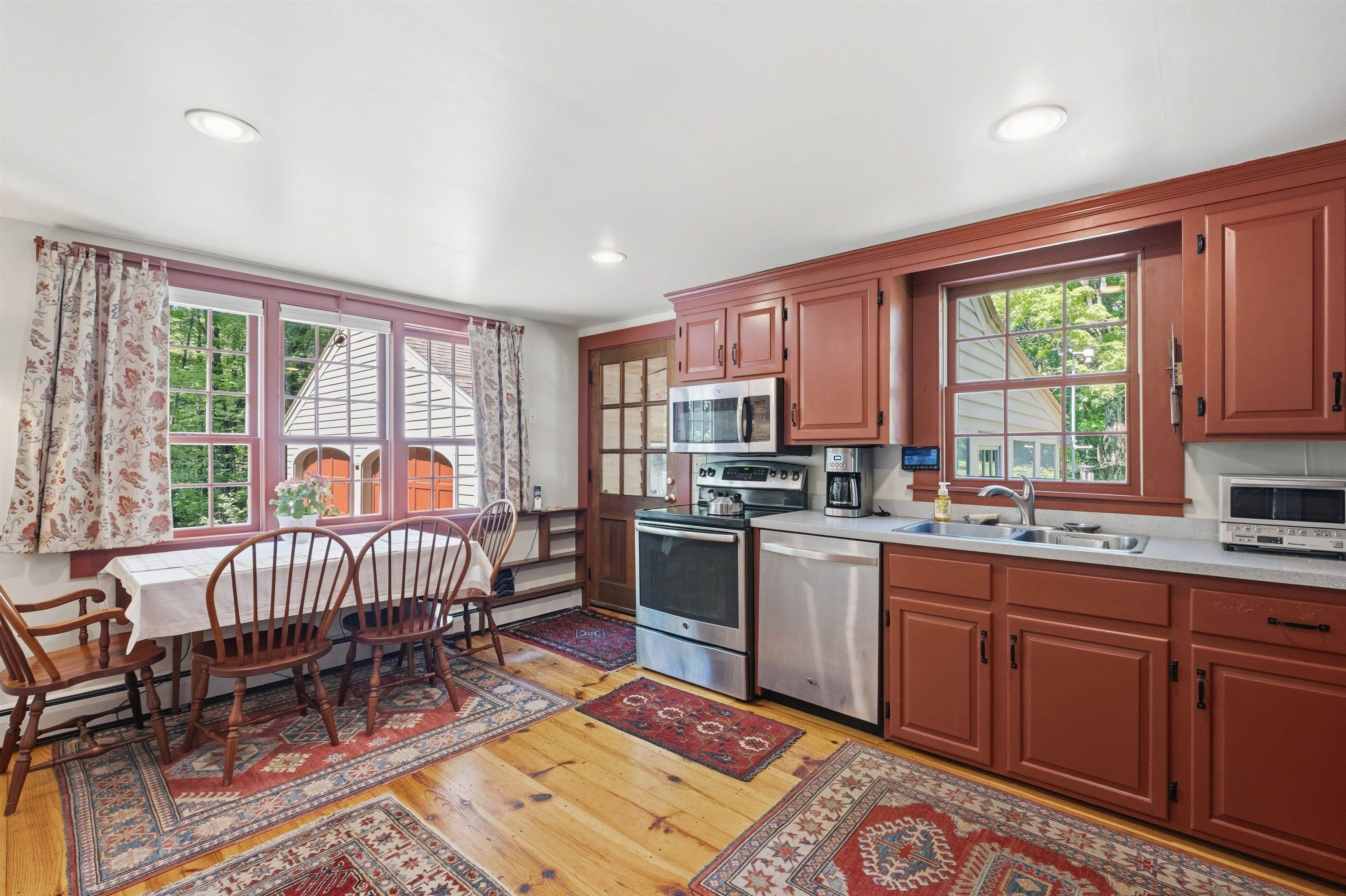 976 New Hampton Road Property Photo 11
