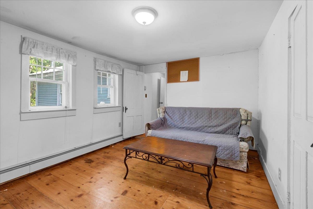 21 Seminary Street Property Photo 33
