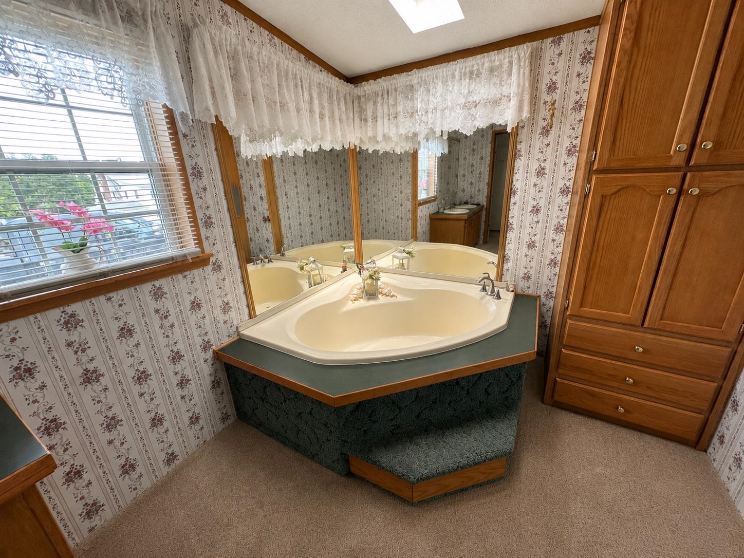 8 E. Parkside Terrace Property Photo 9