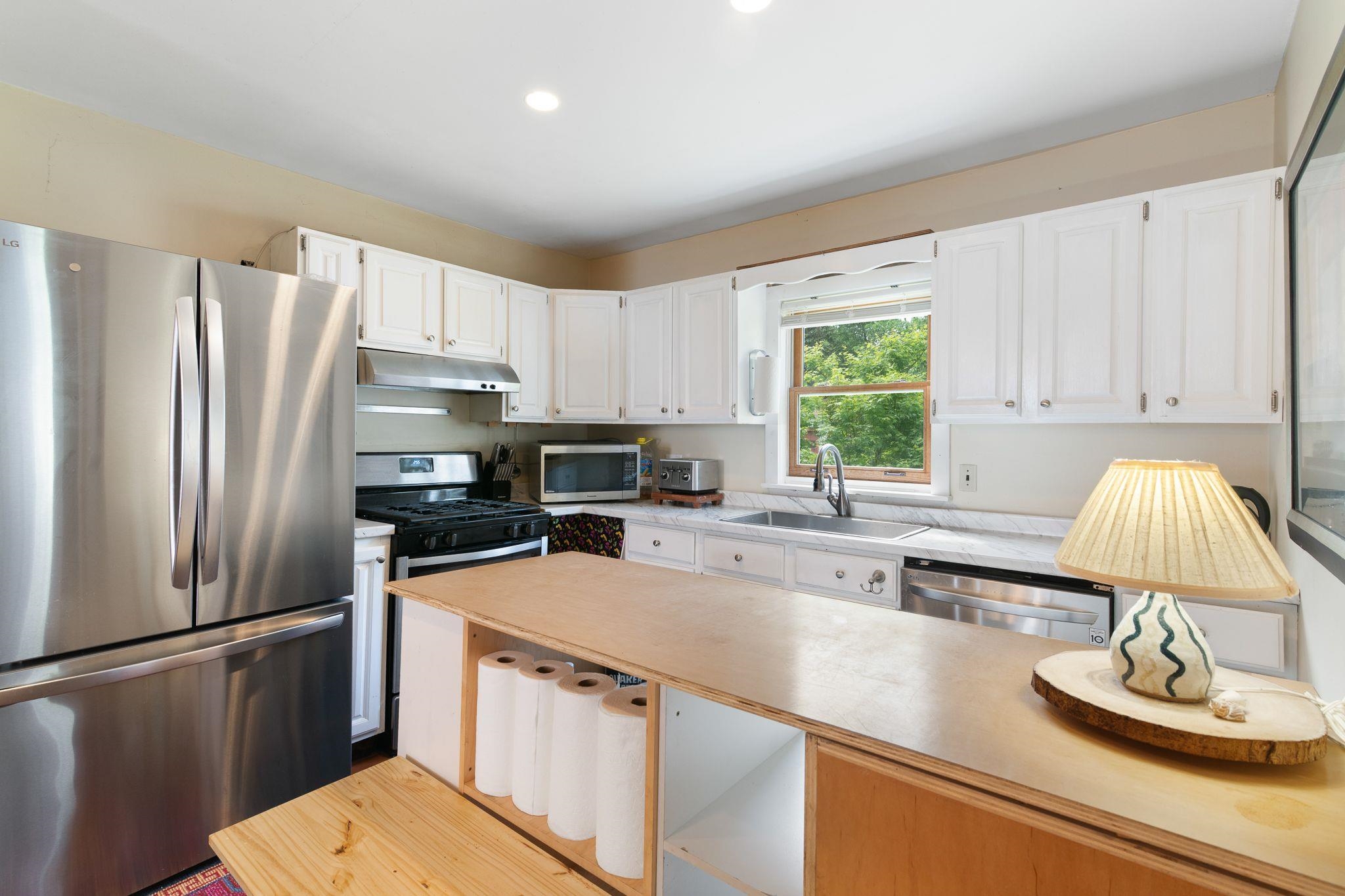 82 Oak Grove Avenue Property Photo 4