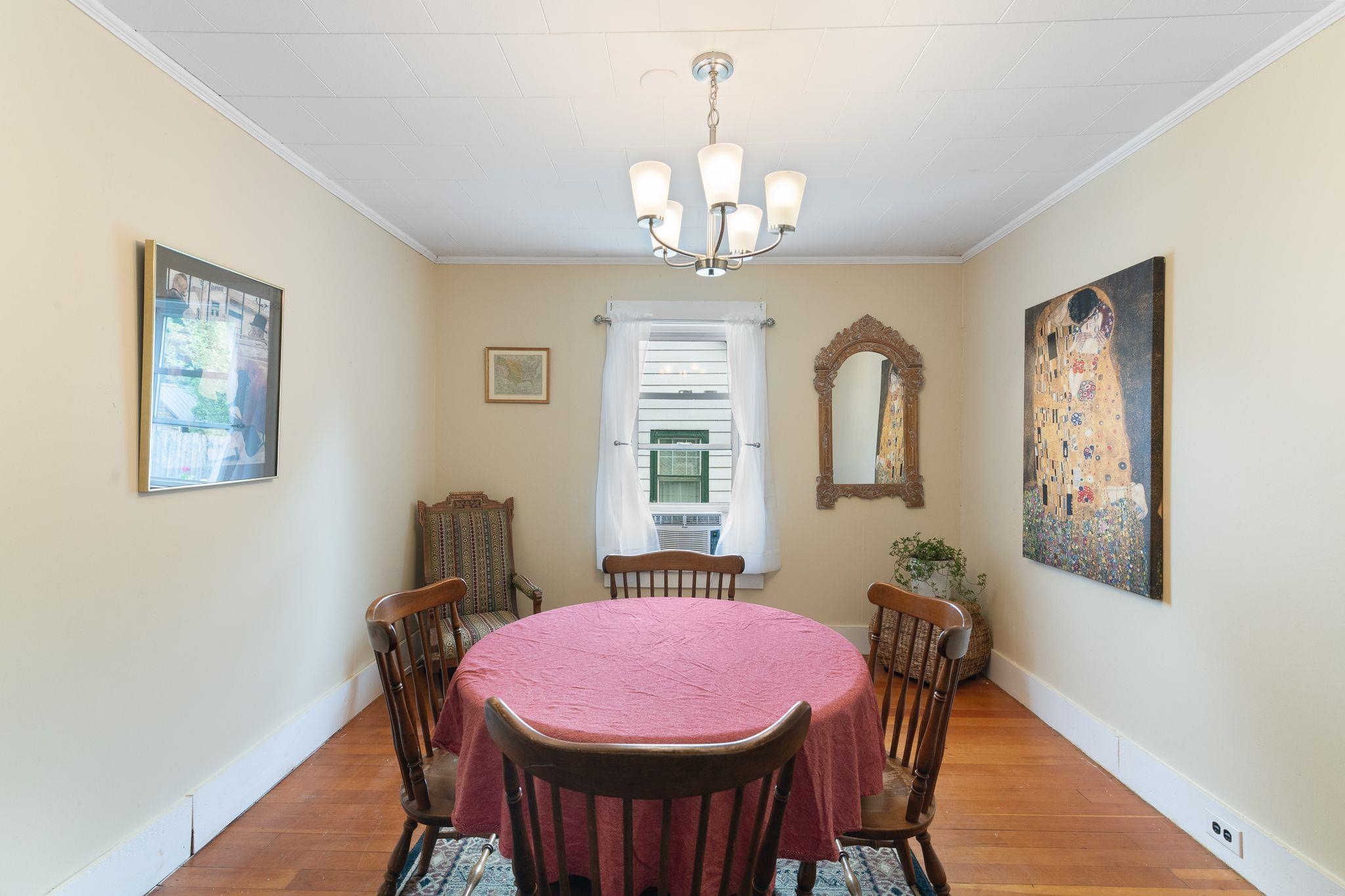 82 Oak Grove Avenue Property Photo 5