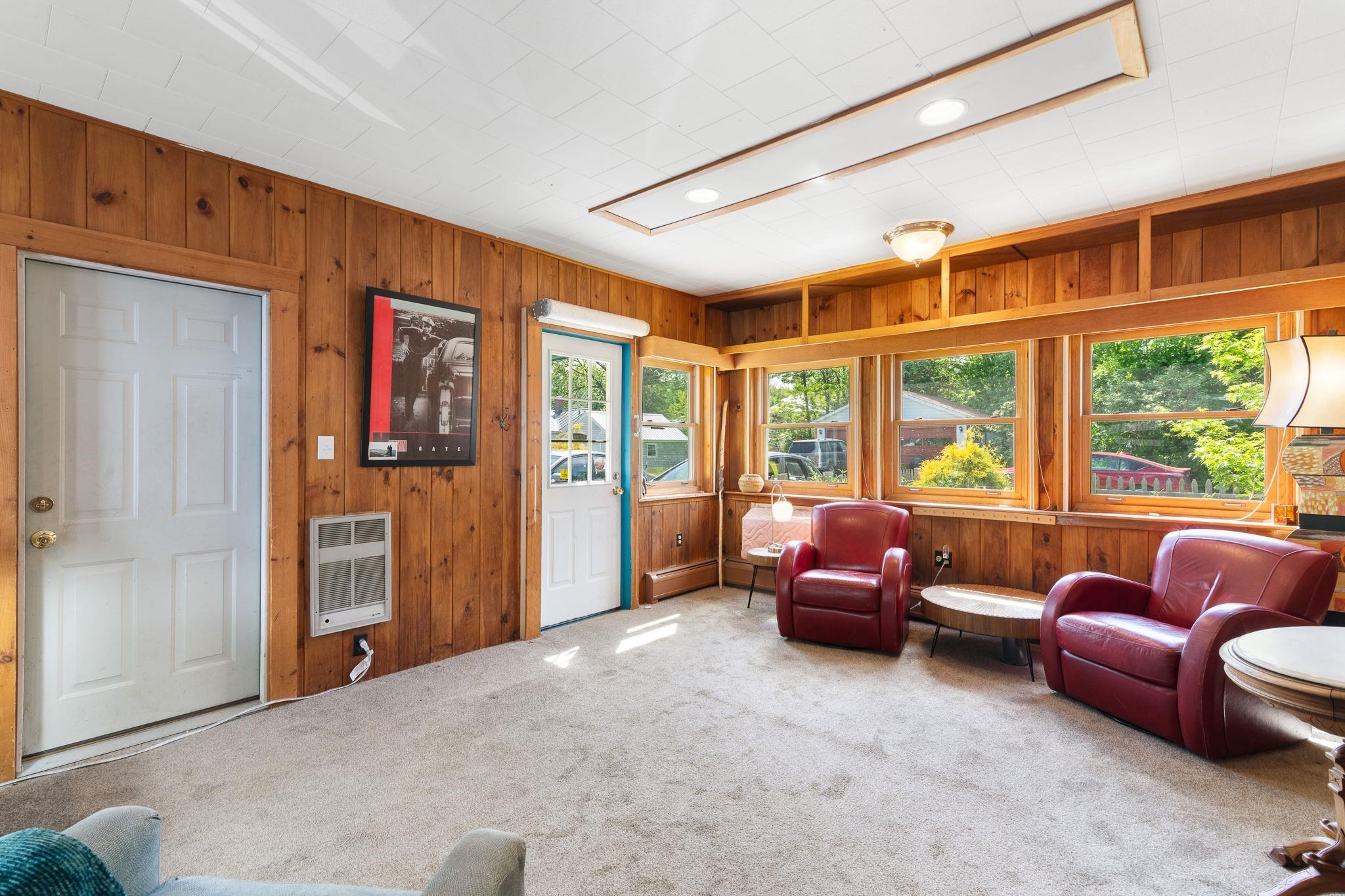 82 Oak Grove Avenue Property Photo 7