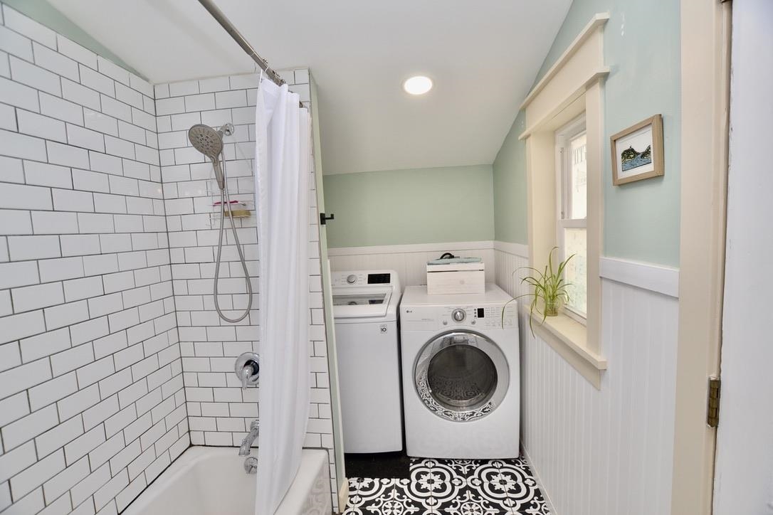 105 Lafountain Street Property Photo 11