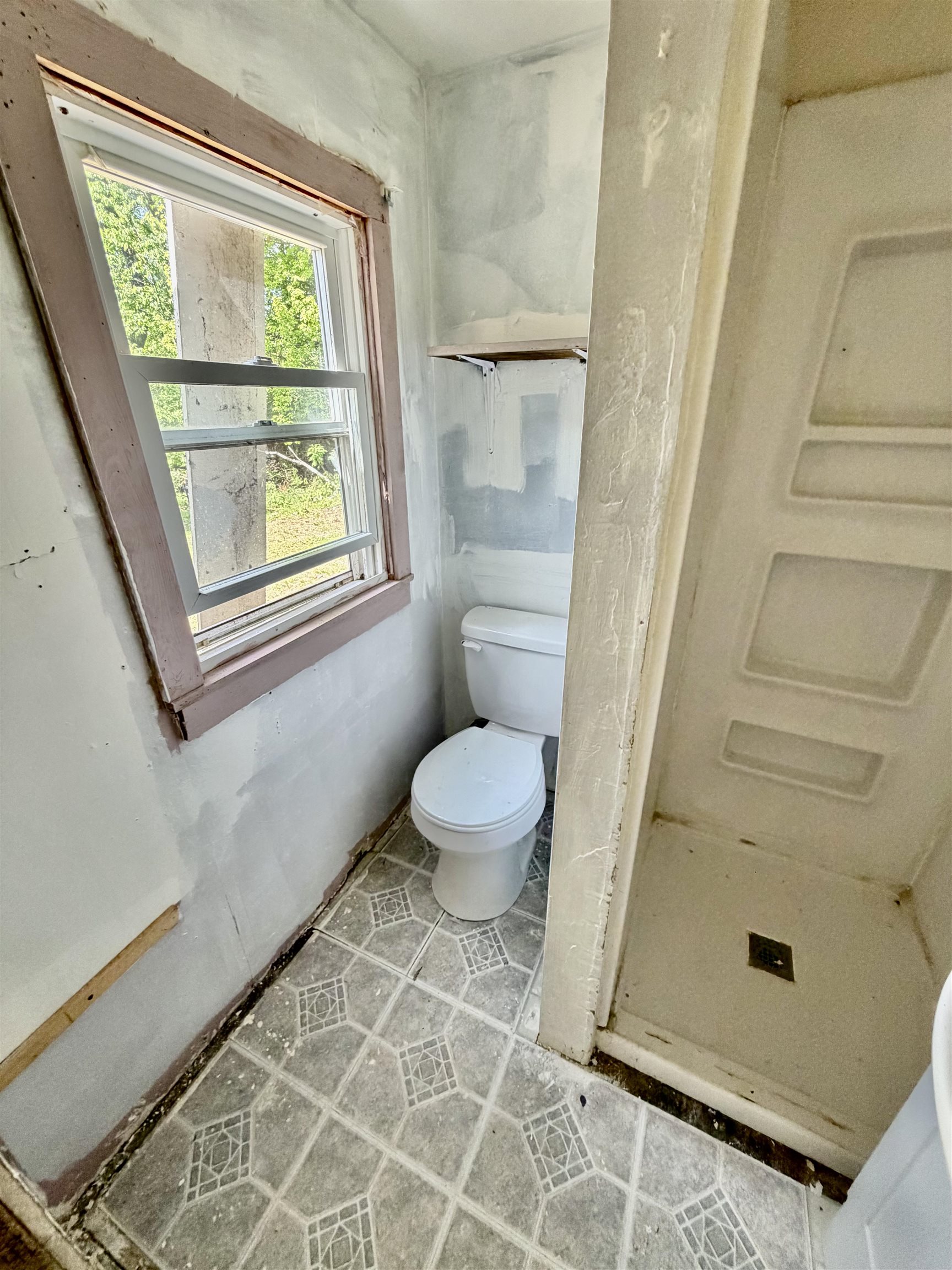 215 Riverside Drive Property Photo 5