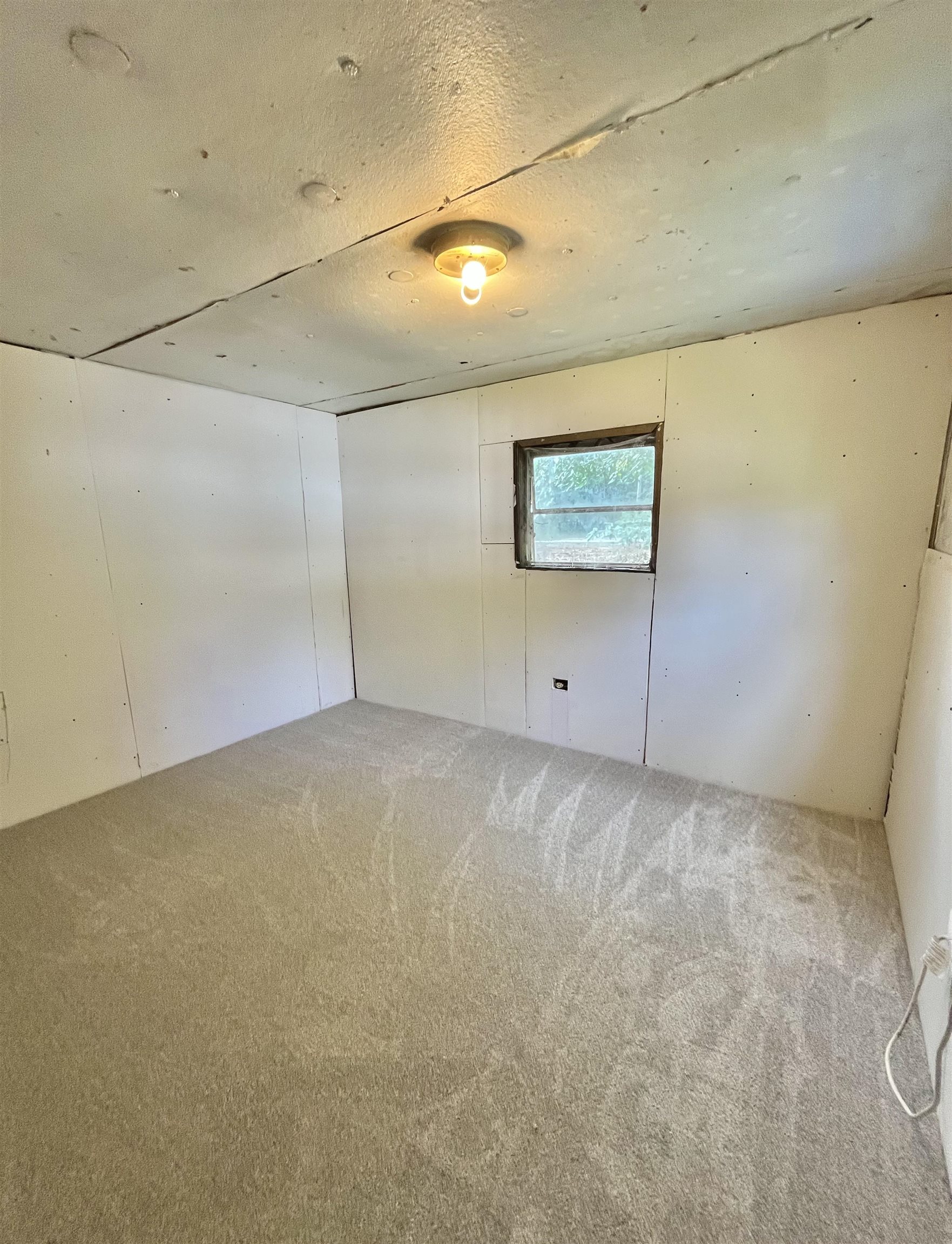 215 Riverside Drive Property Photo 5