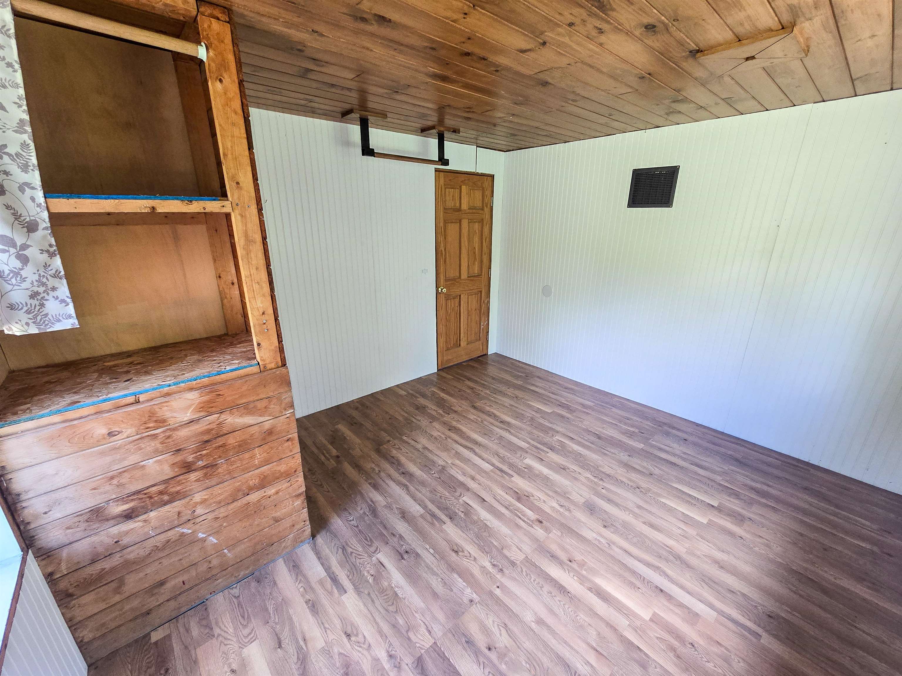 990 Daniels West Road Property Photo 16