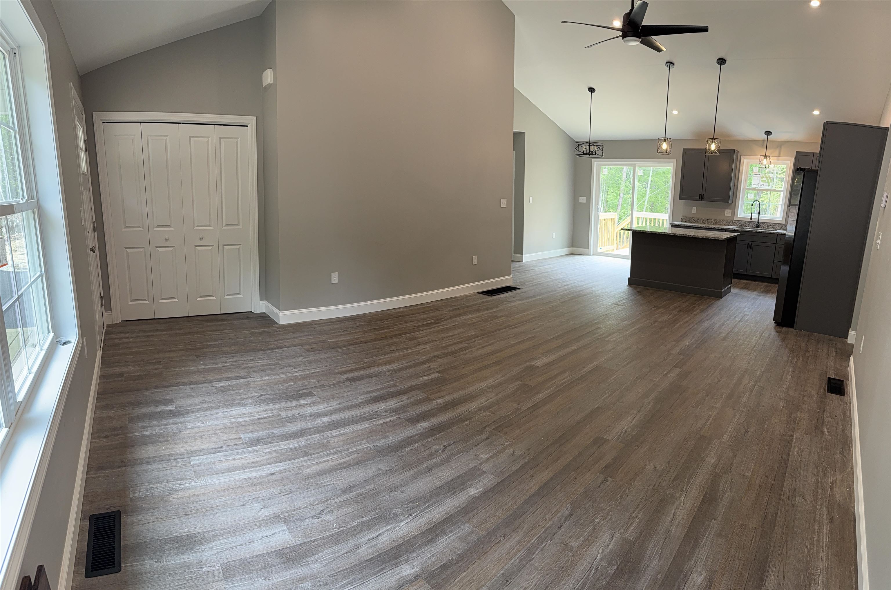 12 Jewell Lane Property Photo 2