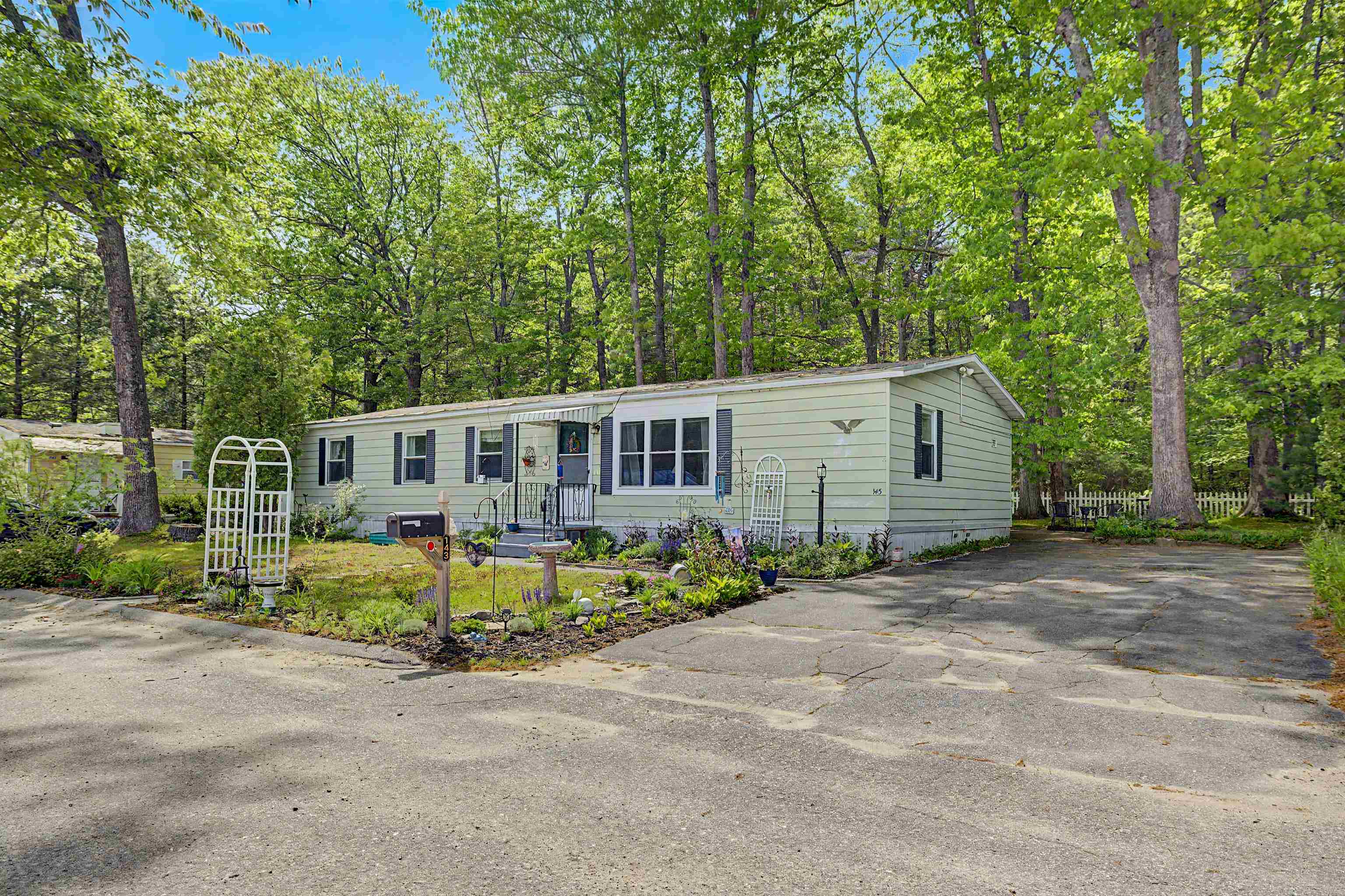 143 Robin Hood Drive Property Photo 1