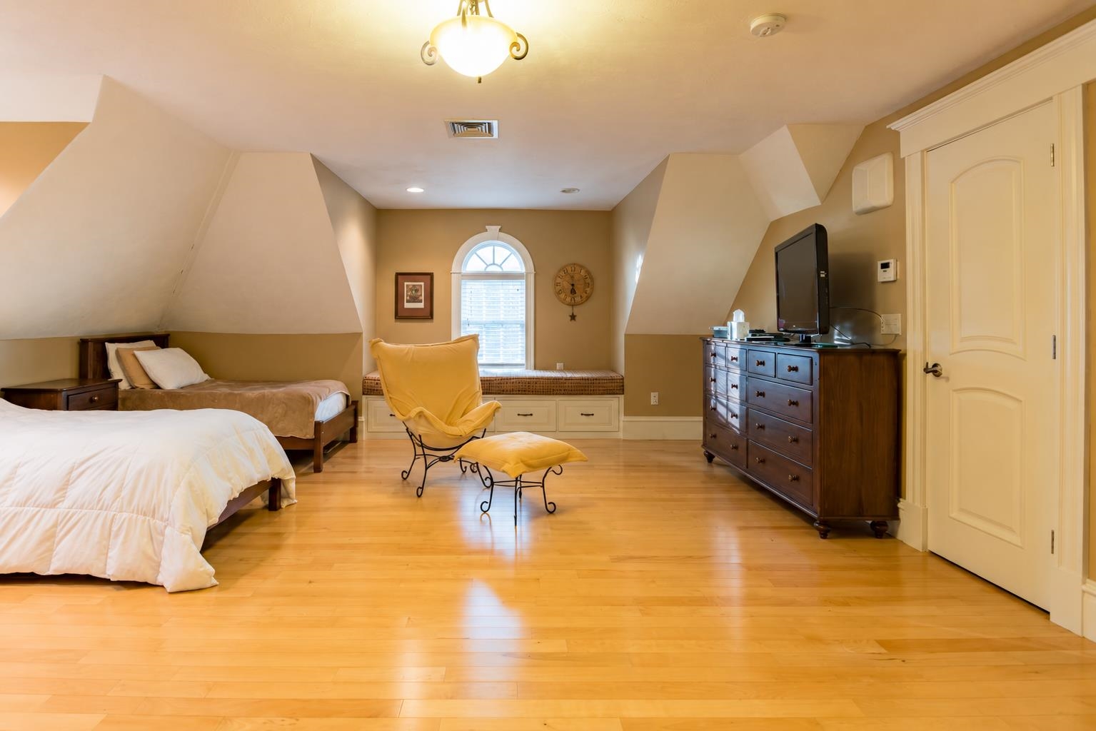 221 South Road Property Photo 12